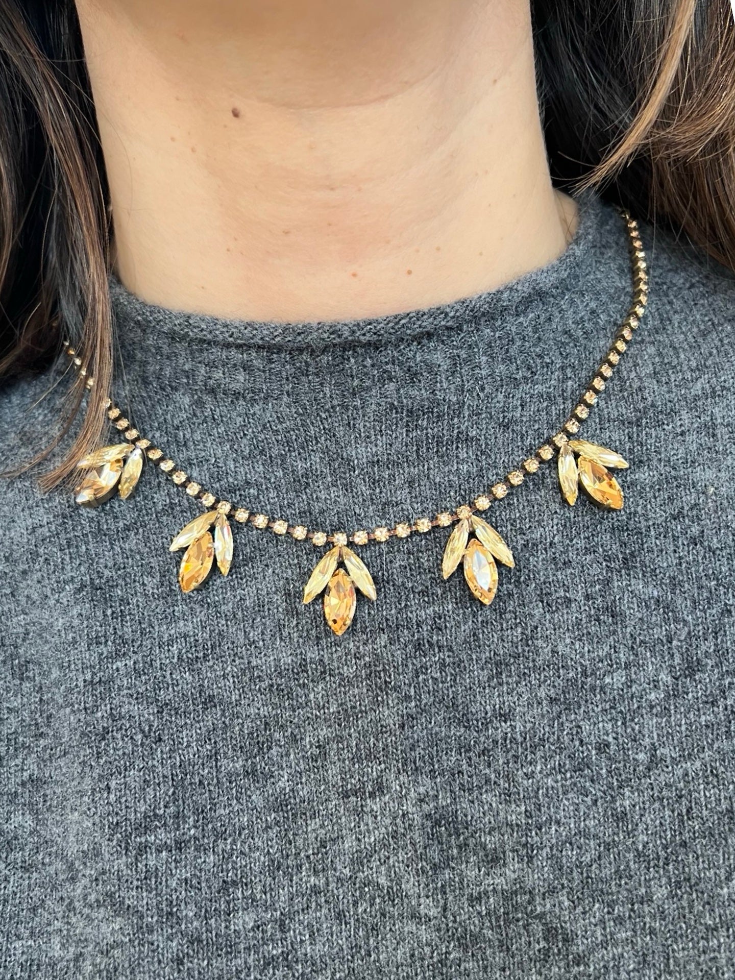 Gargantilla Unique Piedras Dorada