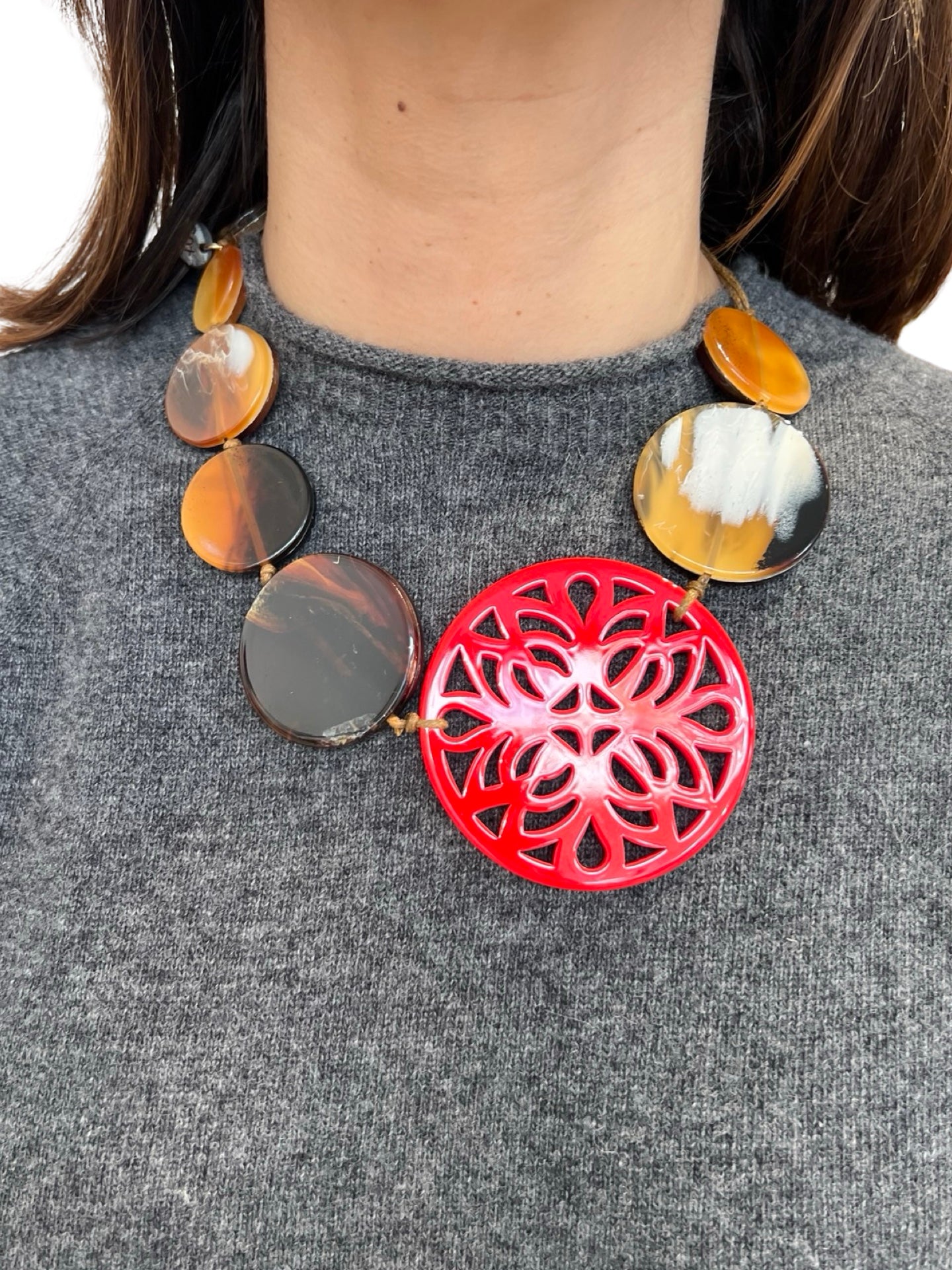 Collar Il Baco Da Seta Medallon Rojo