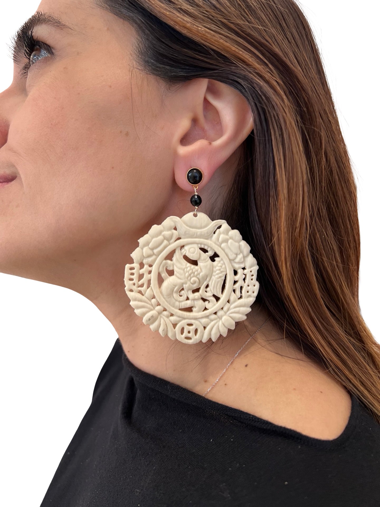 Pendientes Fabrizio Marcantelli Medallón Tallado Dragon Imperial Crudo