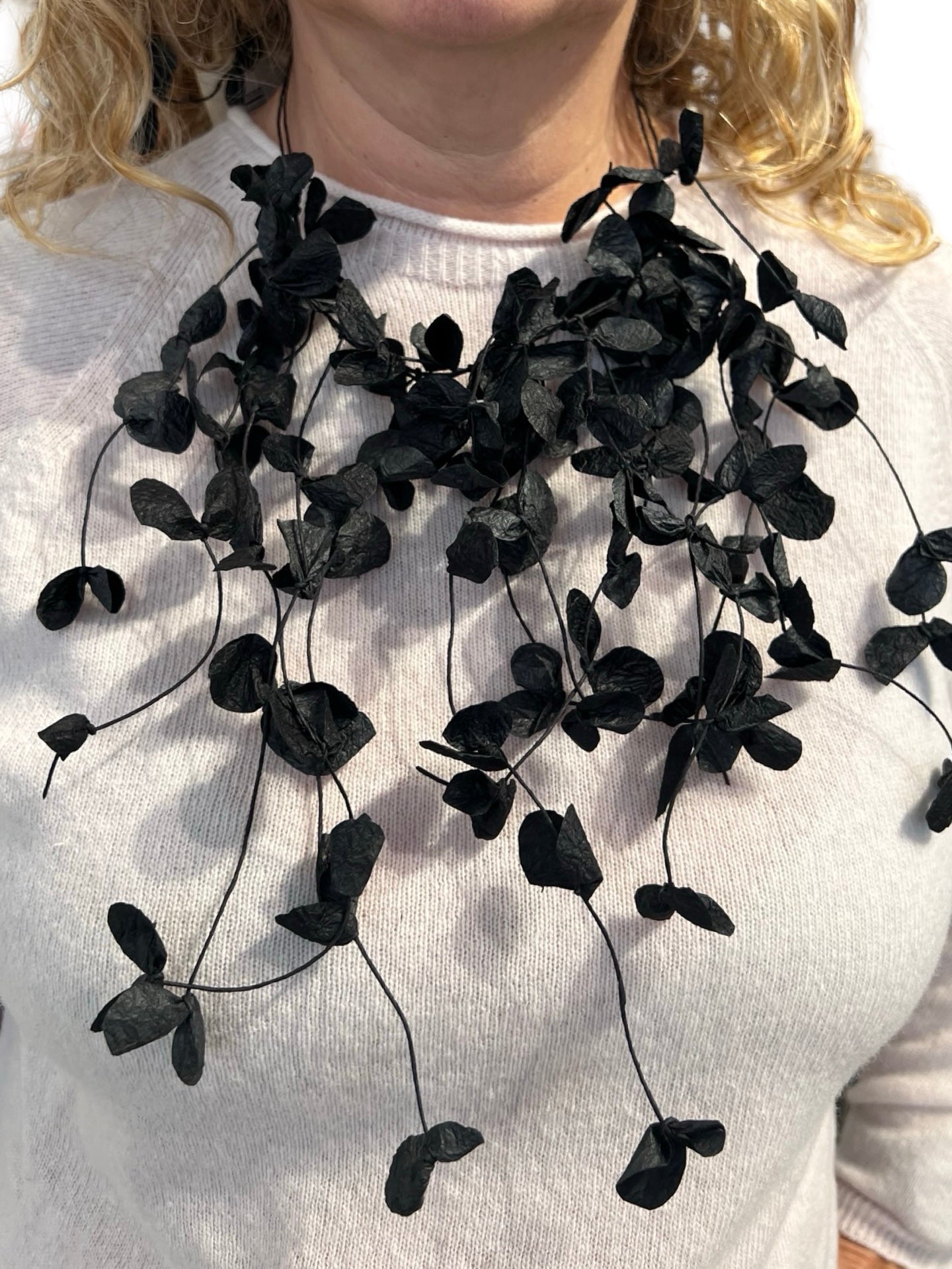 Collar Ana Hagopian Sakura Negro