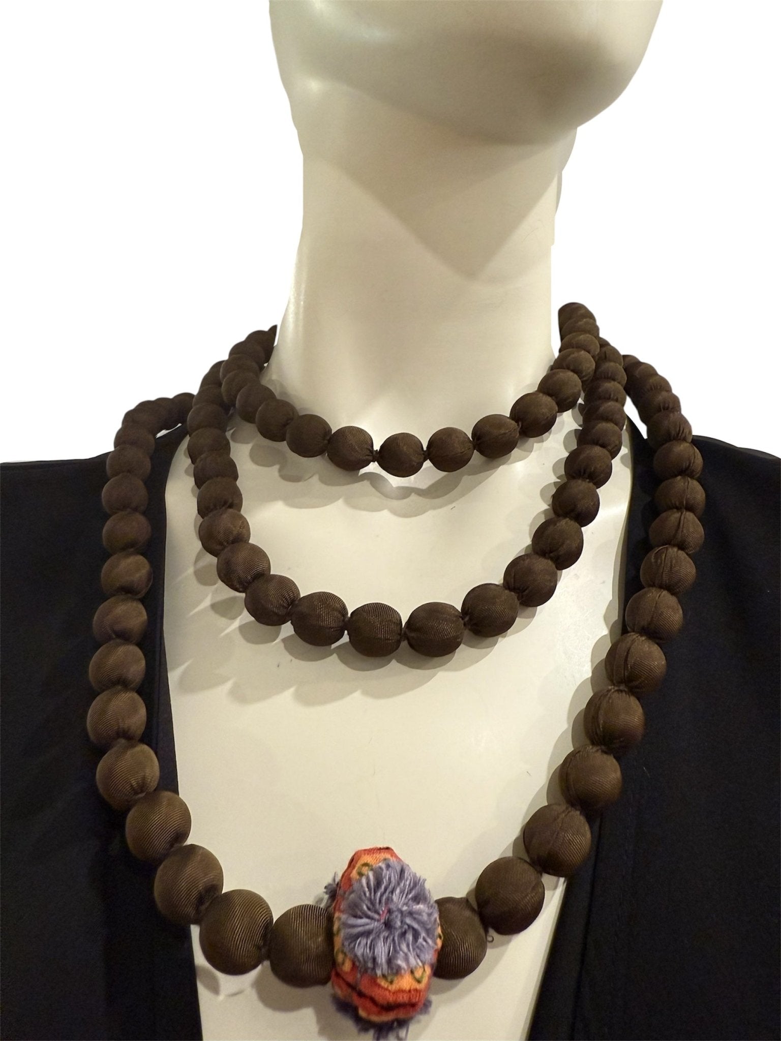 Collana Il Baco Da Seta Cuscini al cioccolato NHDI a palline piccole