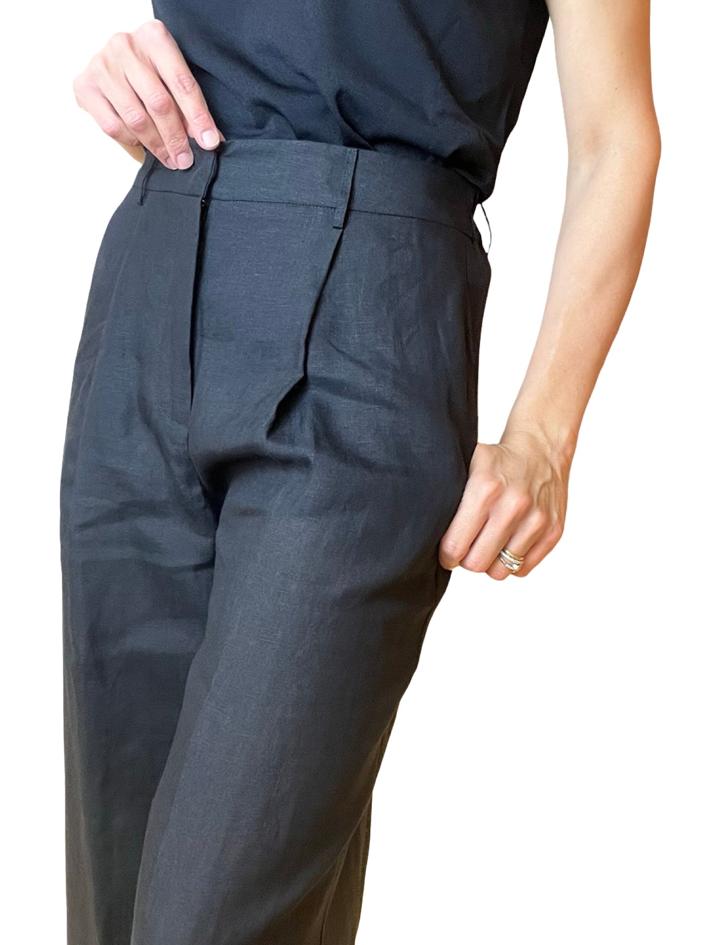 Pantalon court rabattu en lin léger Conti