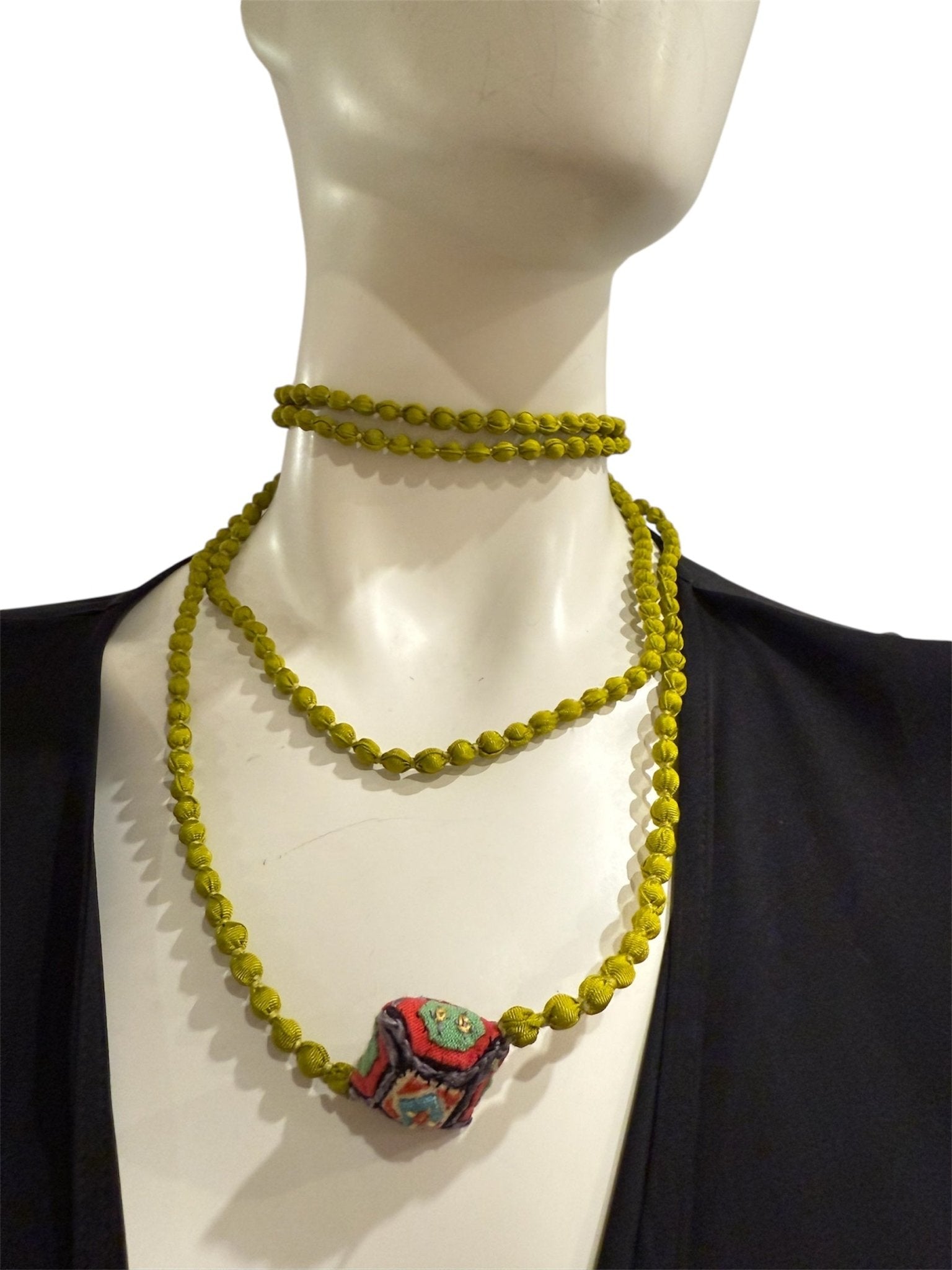 Collana Il Baco Da Seta Mini palline di seta ly pistaggio cuscino