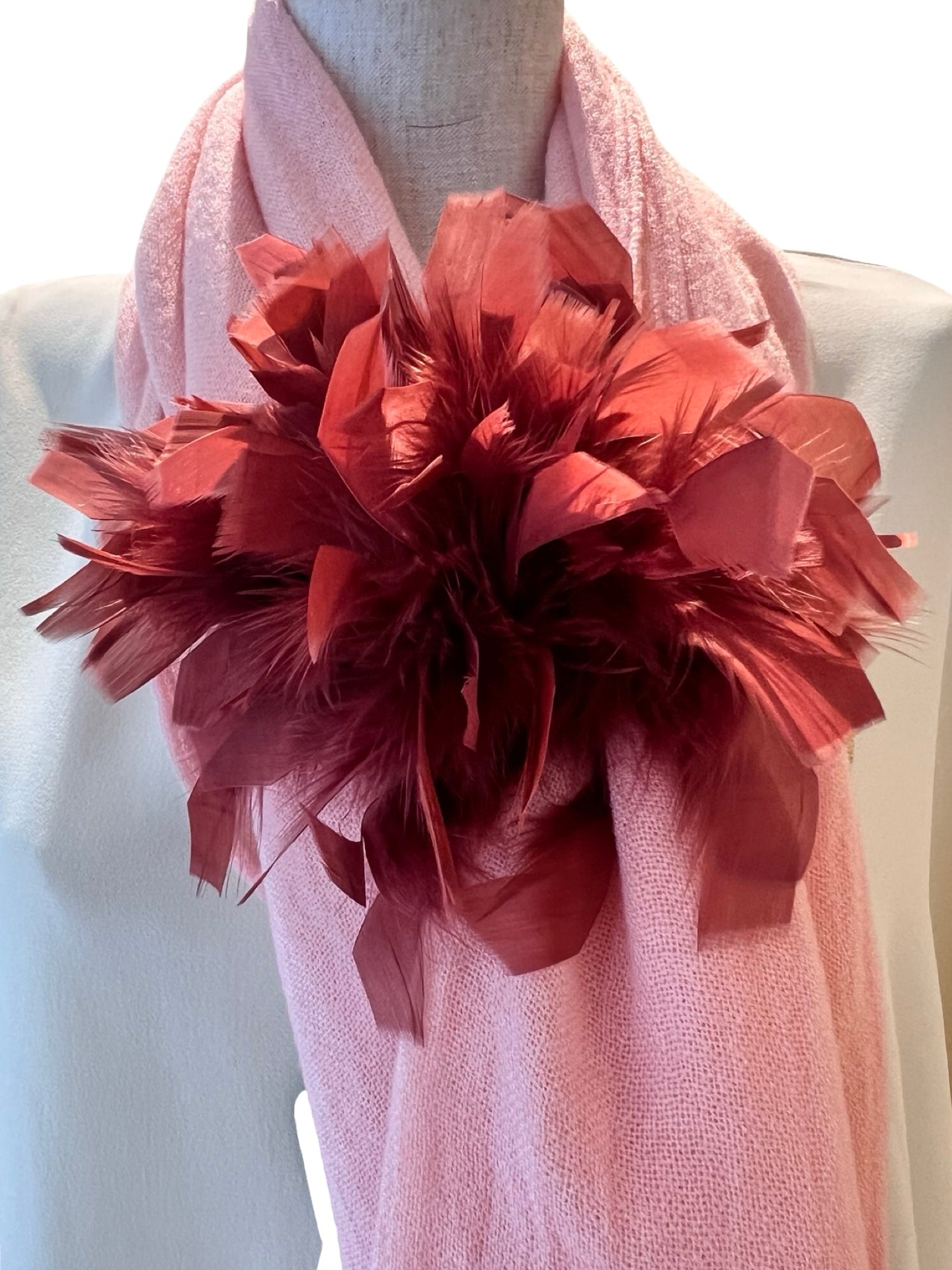 Broche Il Baco Da Seta Plumas Pequeño Maquillaje