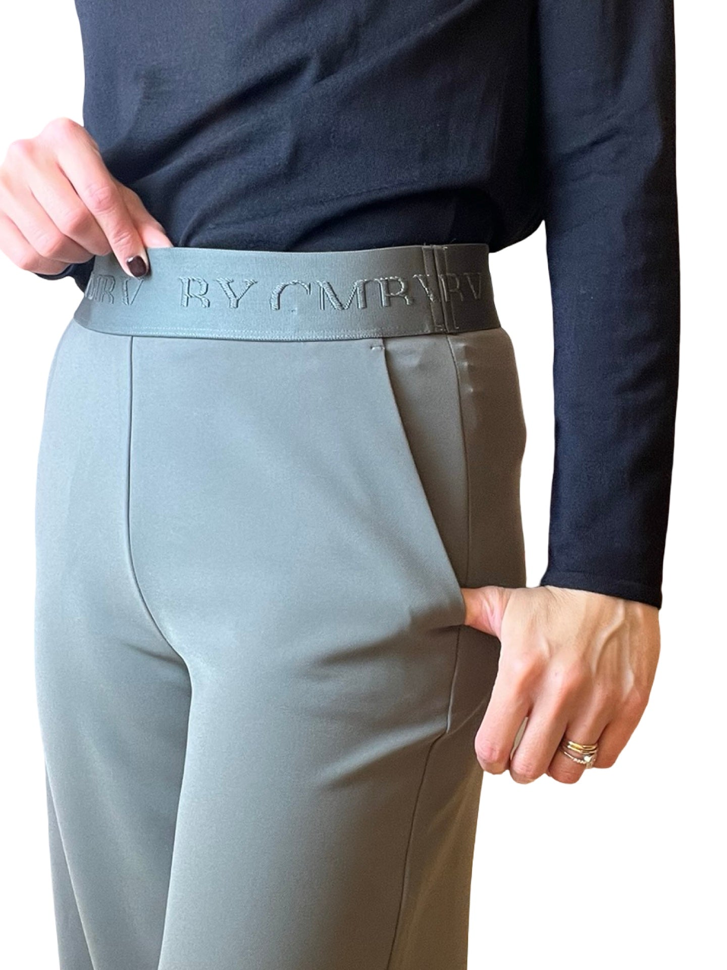 Elena Changer De Pantalon