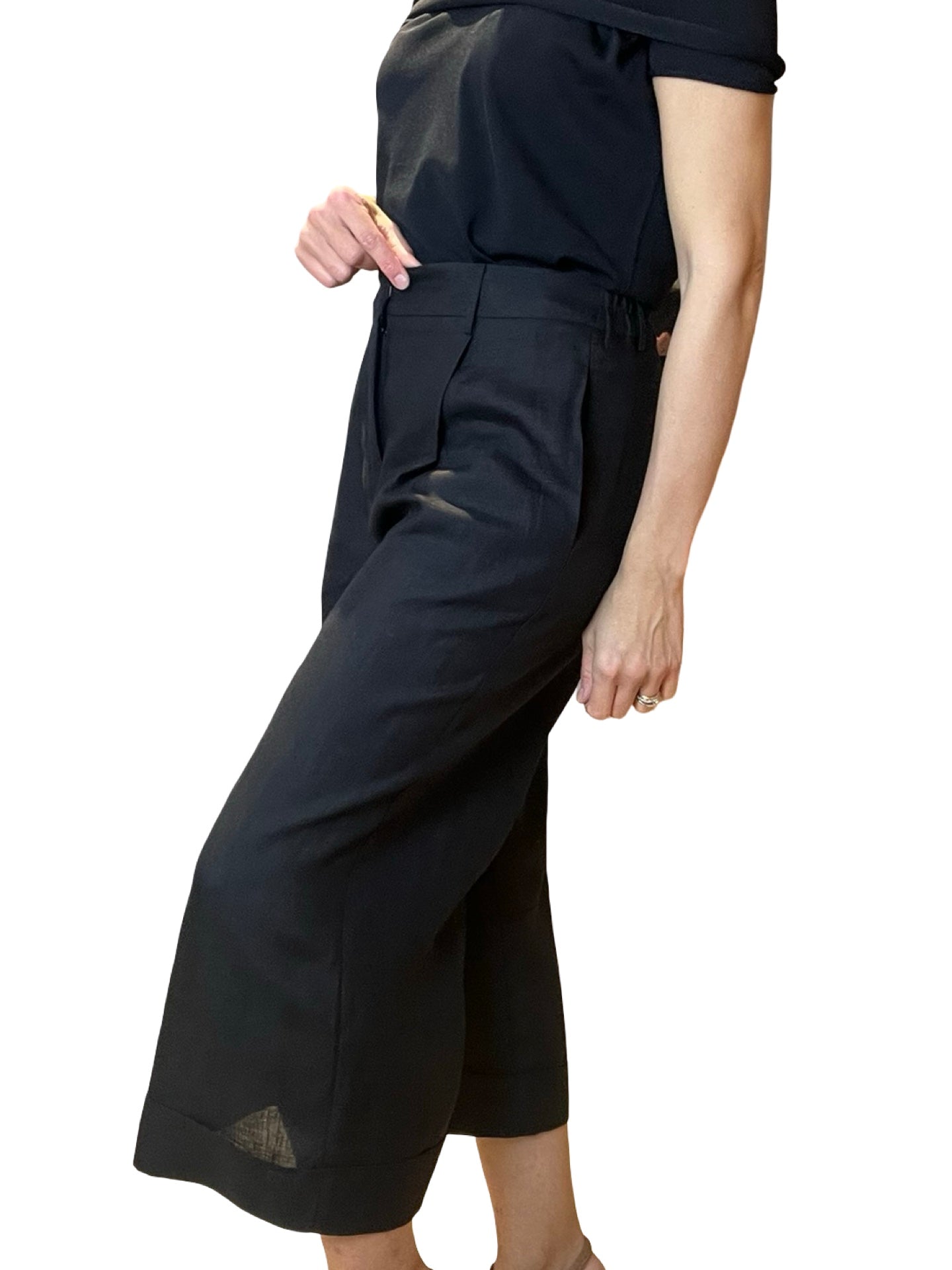 Pantalon court rabattu en lin léger Conti