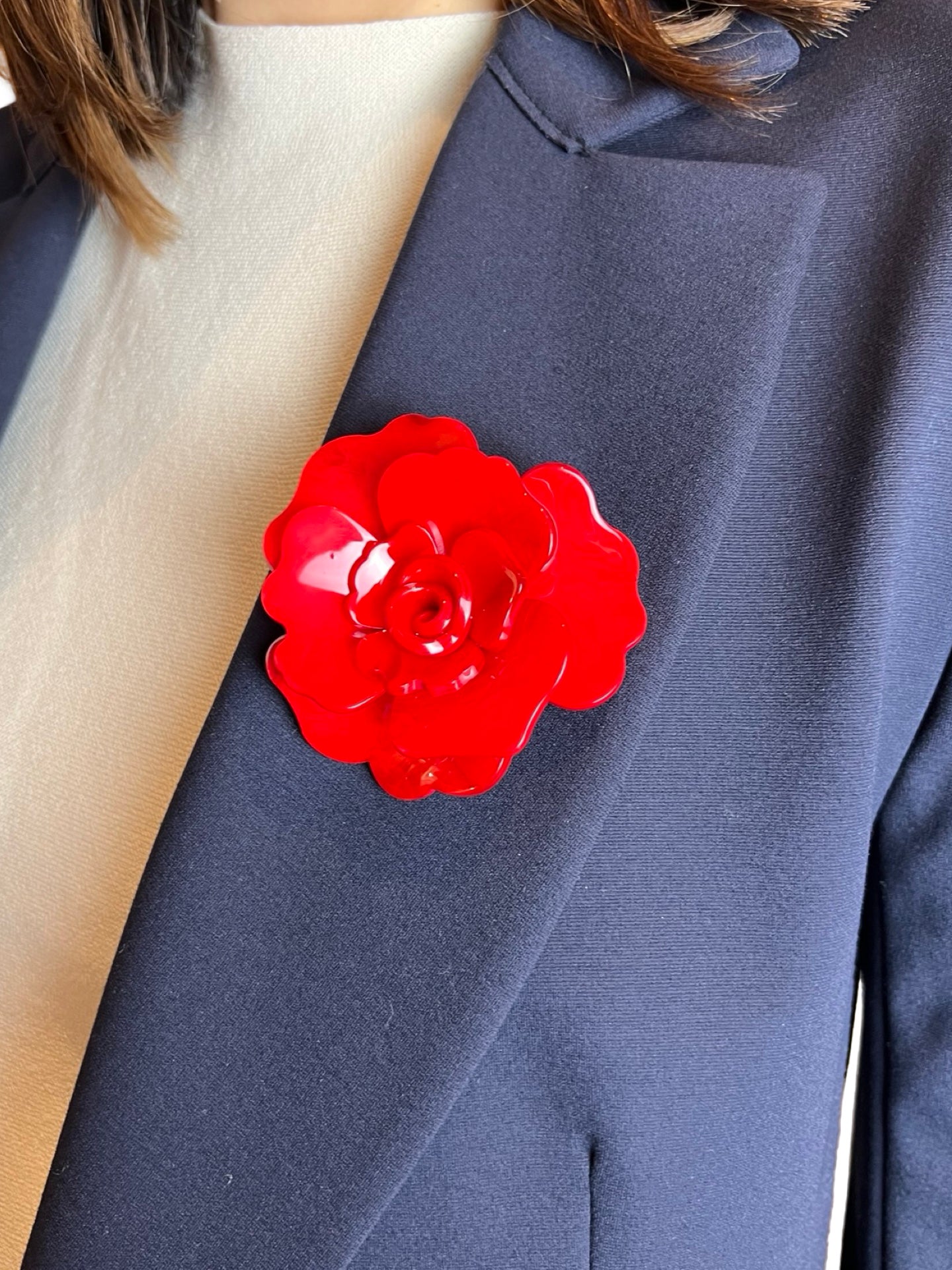 Broche Il Baco Da Seta Flor Resina Rojo