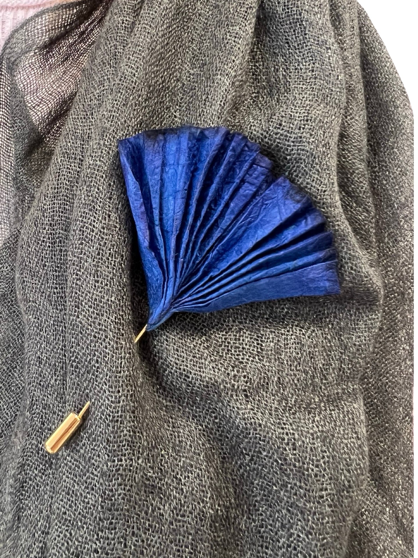 Broche Ana Hagopian Pai Pai Azul