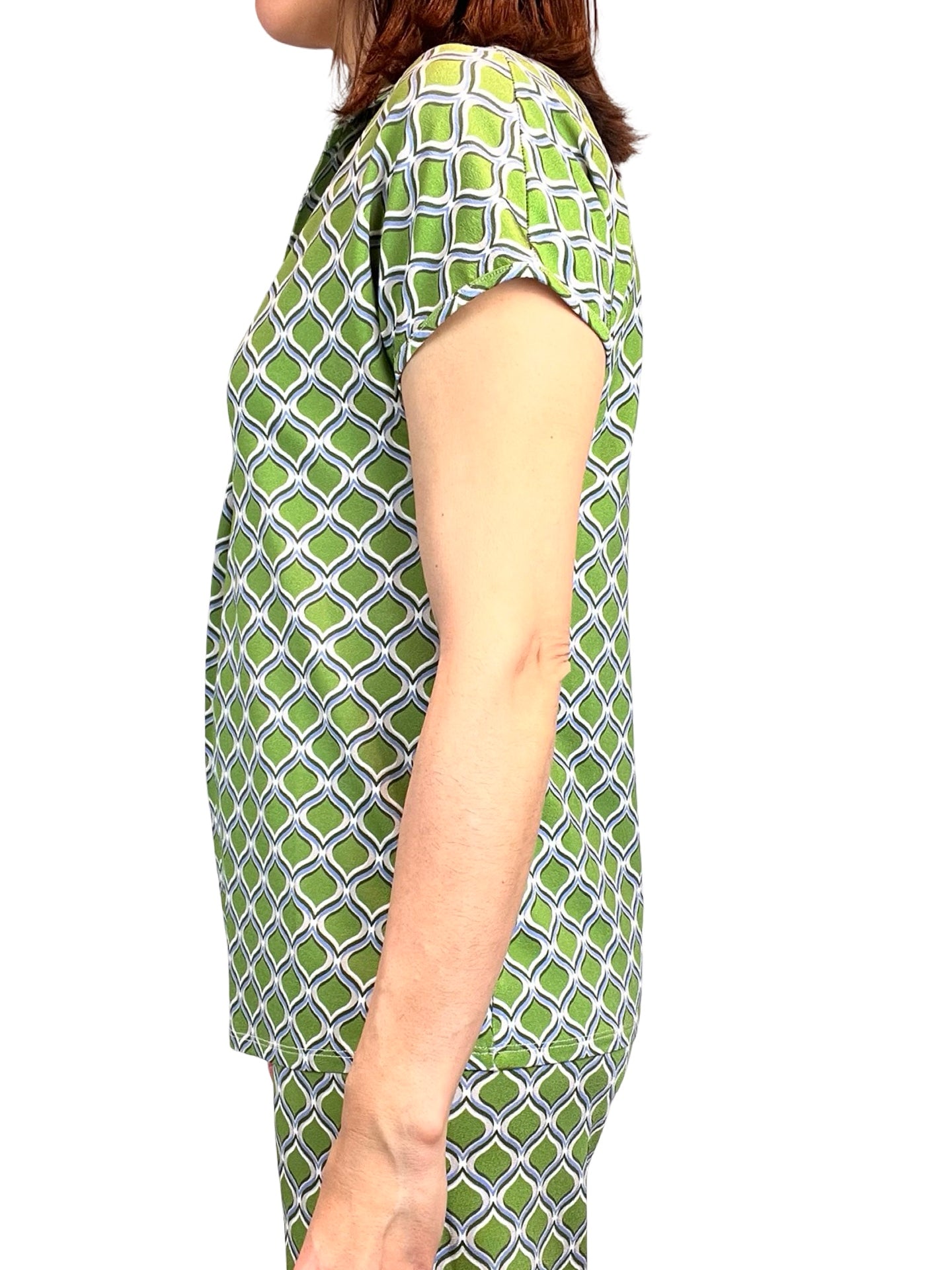 Cuerpo Monika Varga Pico Hojas Verde