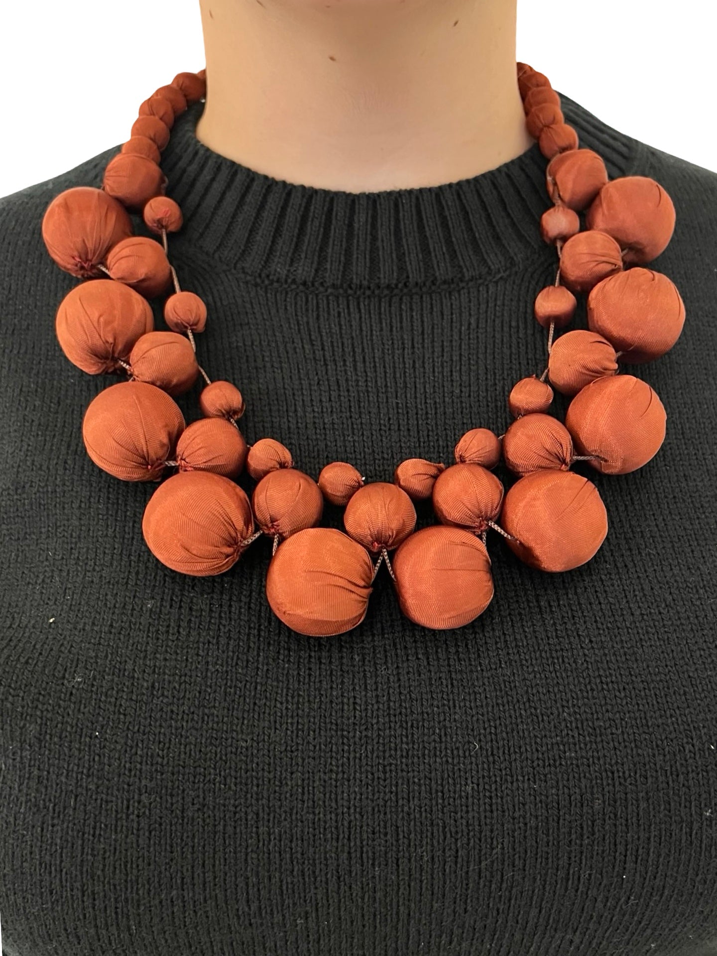 Collar Il Baco Da Seta Bolas De Seda Chefren Marrón