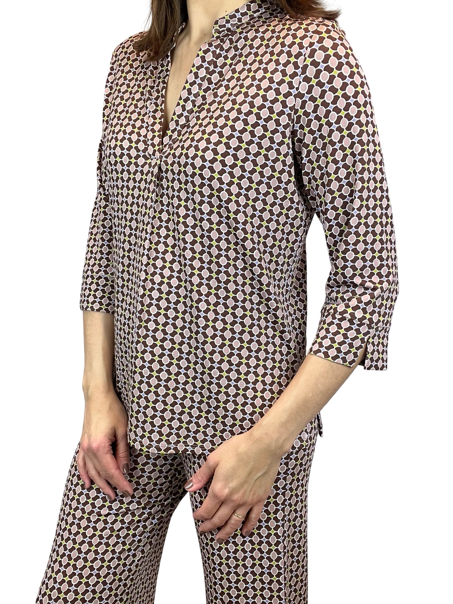 Cuerpo Monika Varga Pico Circulos Rombos Marron