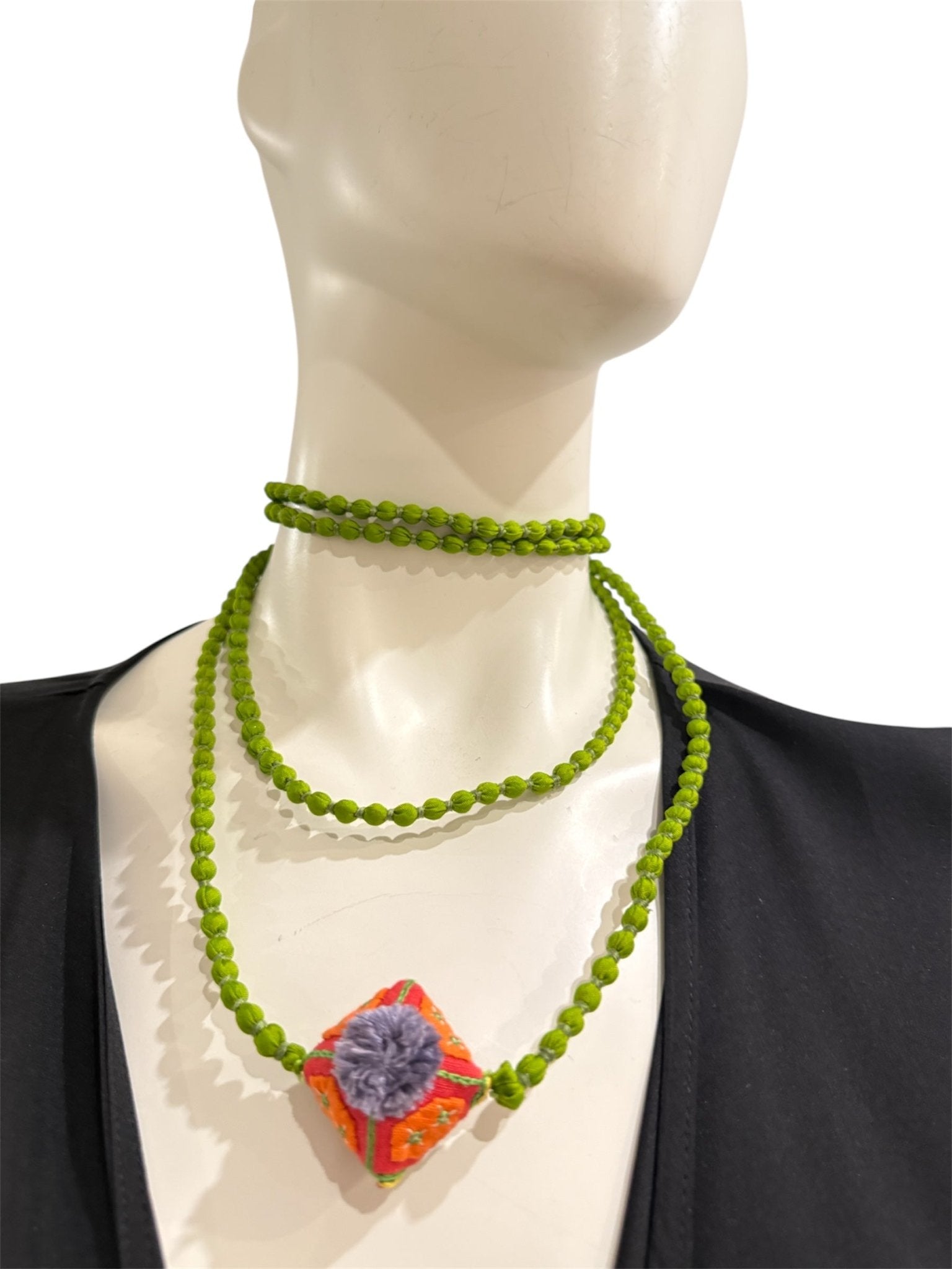 Collana Il Baco Da Seta Mini palline di seta Almohadon ly Verde