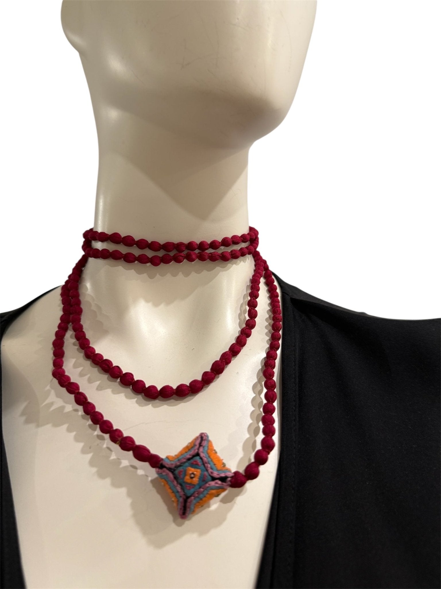 Collana Il Baco Da Seta Mini palline di seta ly cuscino per granato