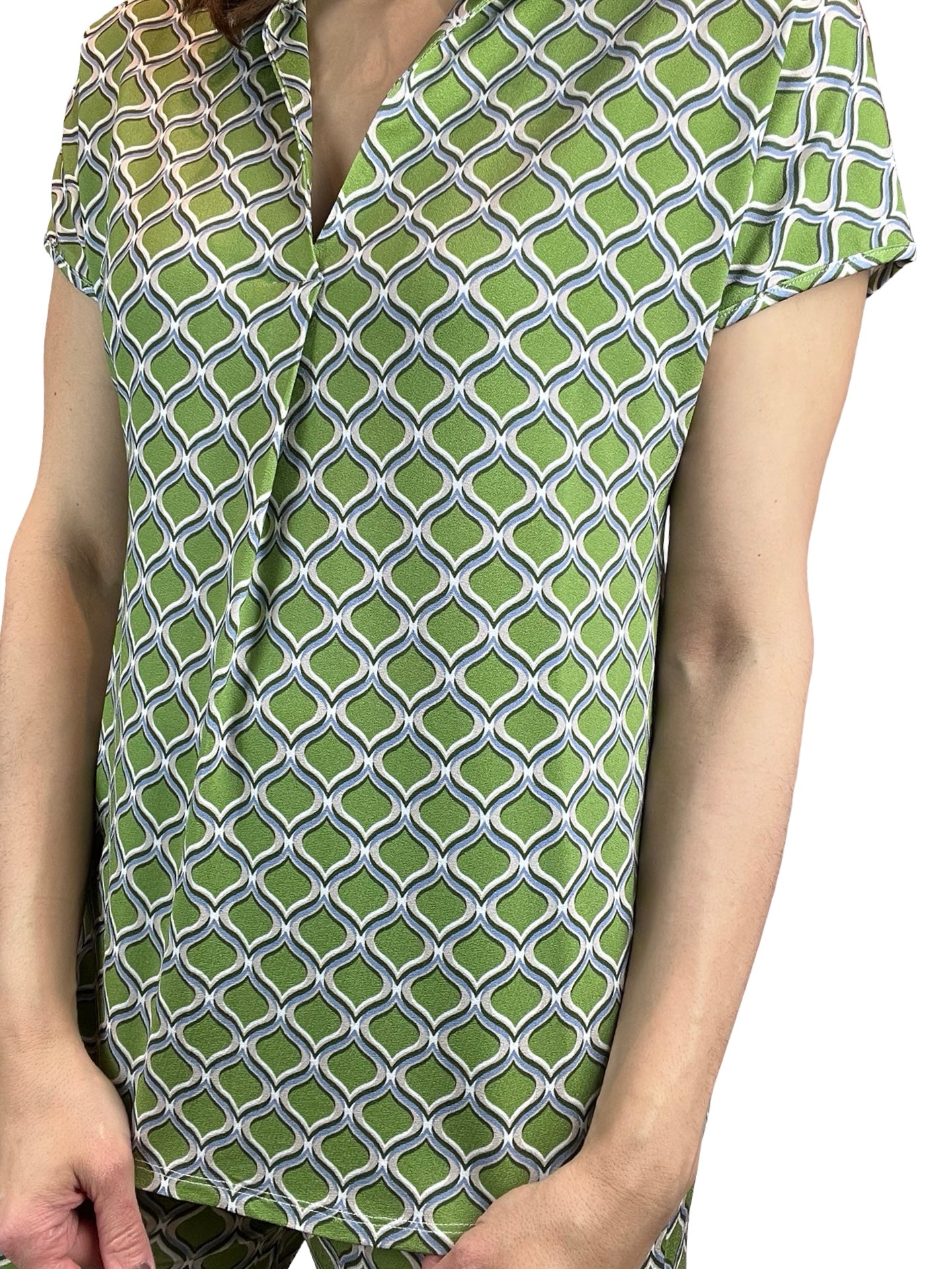 Cuerpo Monika Varga Pico Hojas Verde