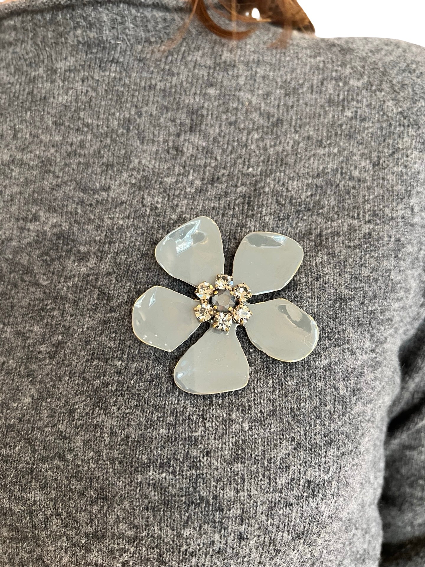 Broche Unique Flor Gris