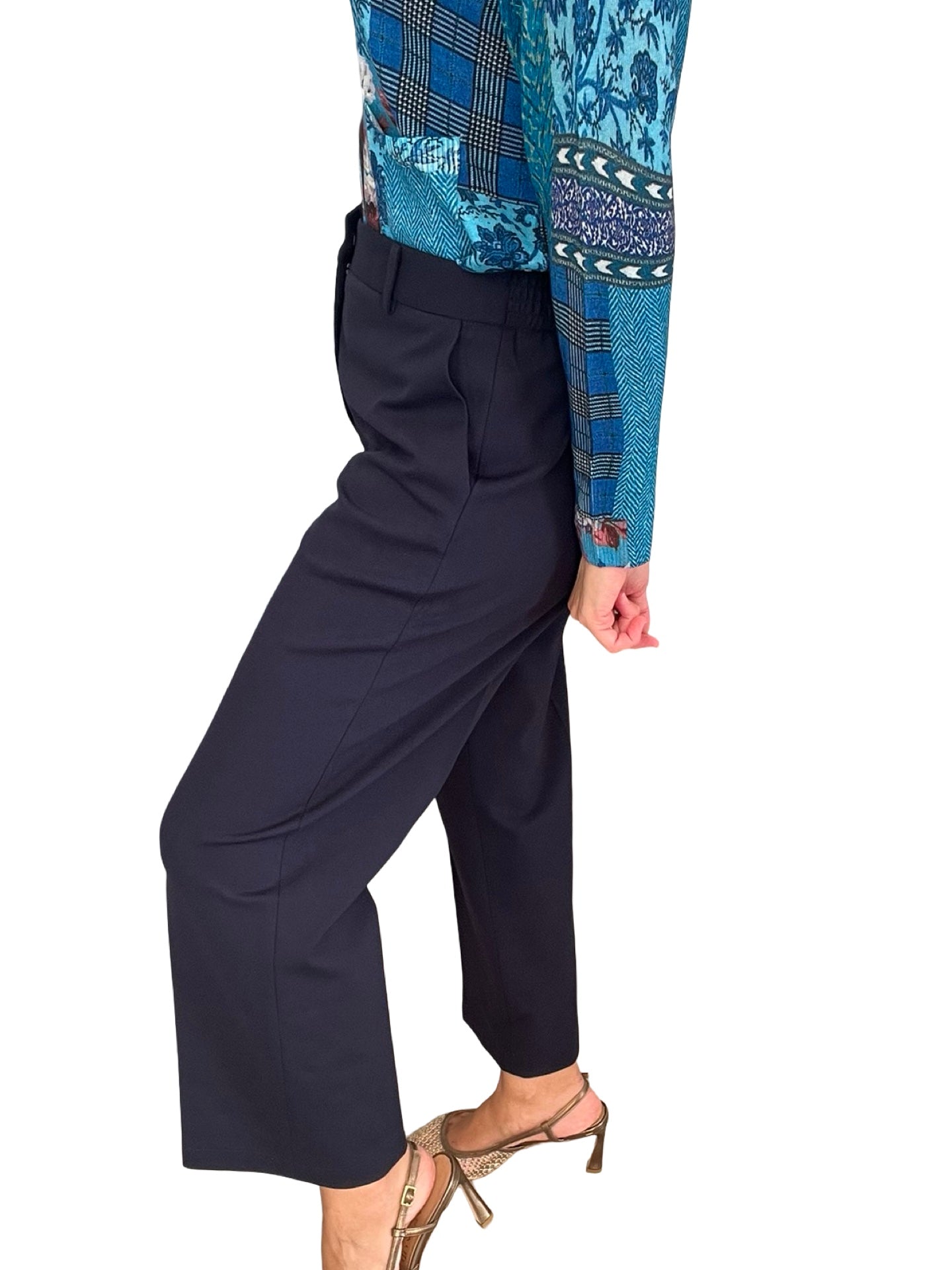 Pantaloni liviani conti corto