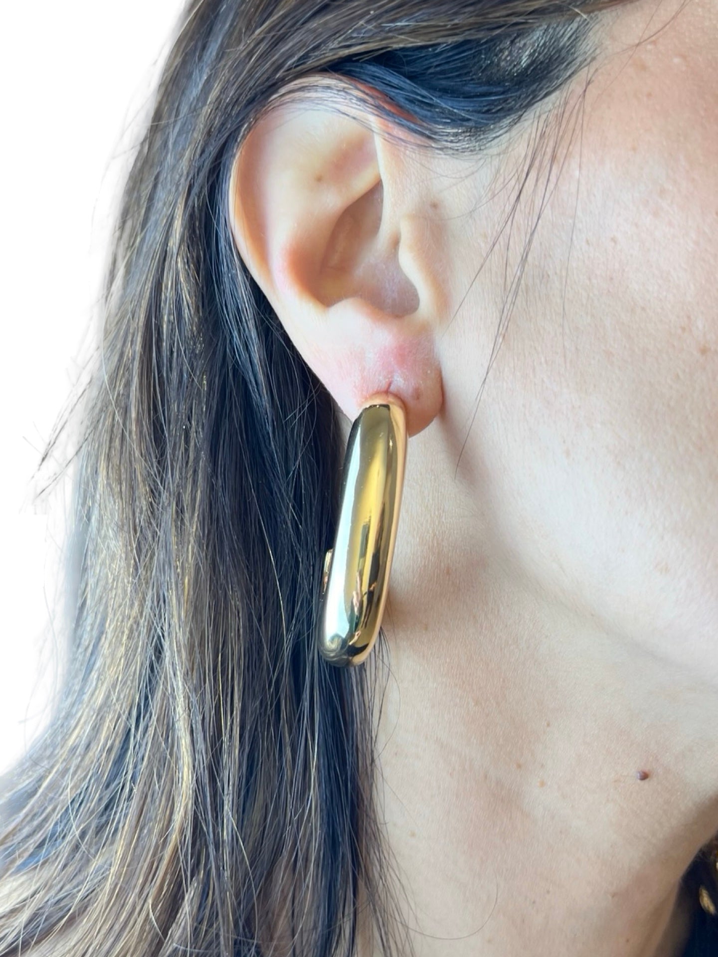 Pendientes Liviana Conti Escultórica en Arco Organico Dorado