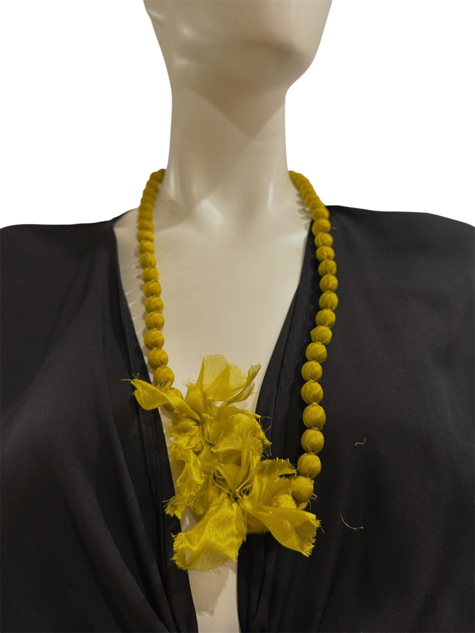 Collier Il Baco Da Seta Boules de soie Doan Oil Flower