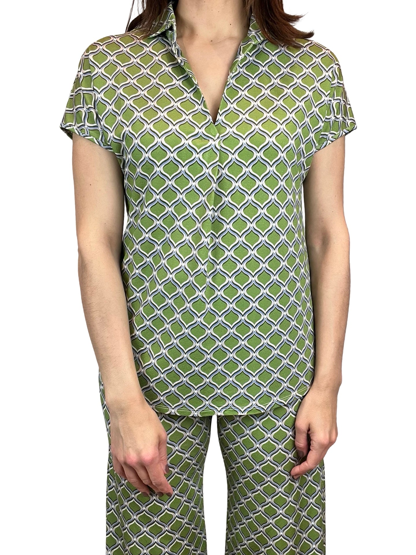 Cuerpo Monika Varga Pico Hojas Verde