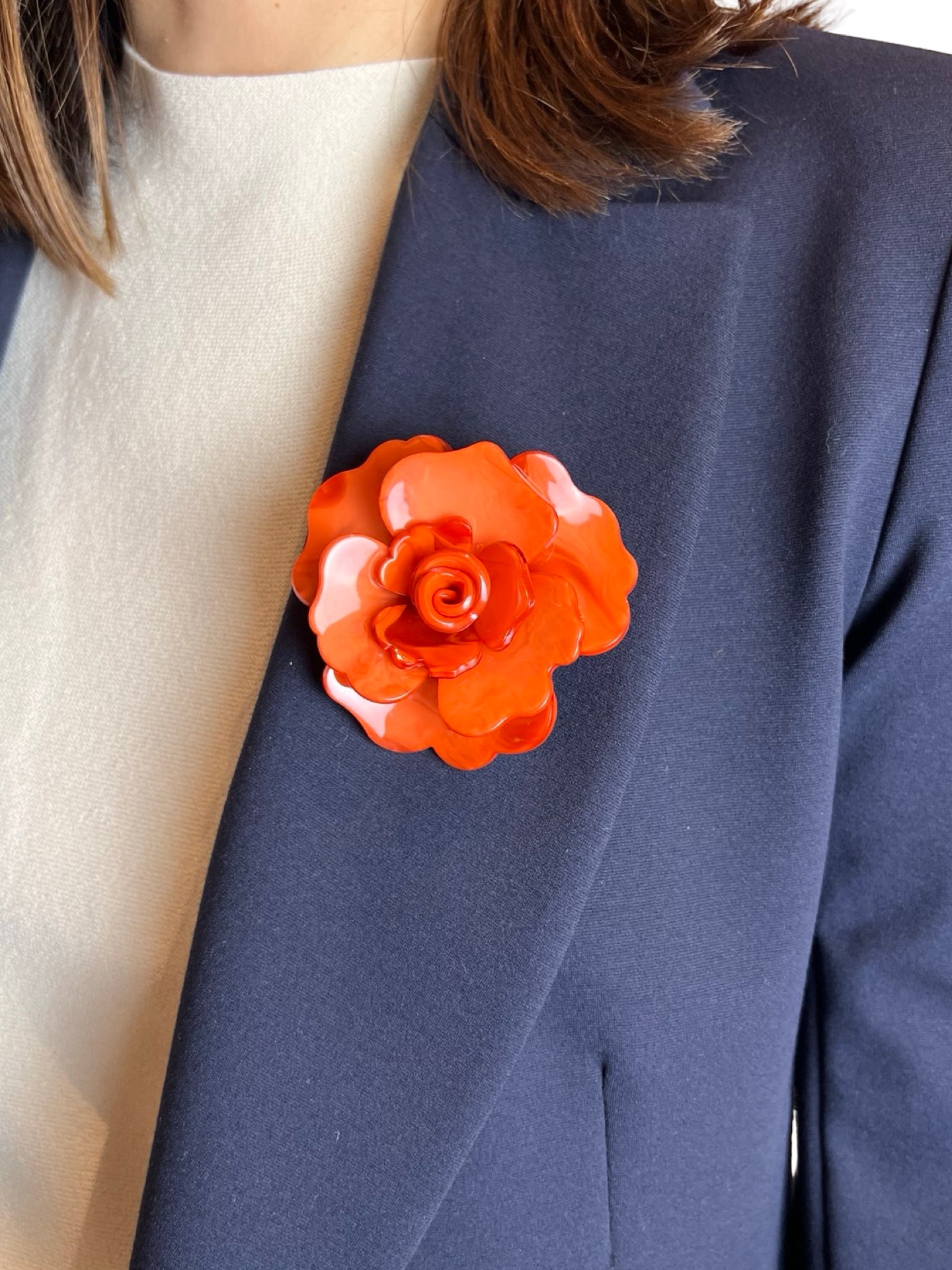 Broche Il Baco Da Seta Flor Resina Naranja