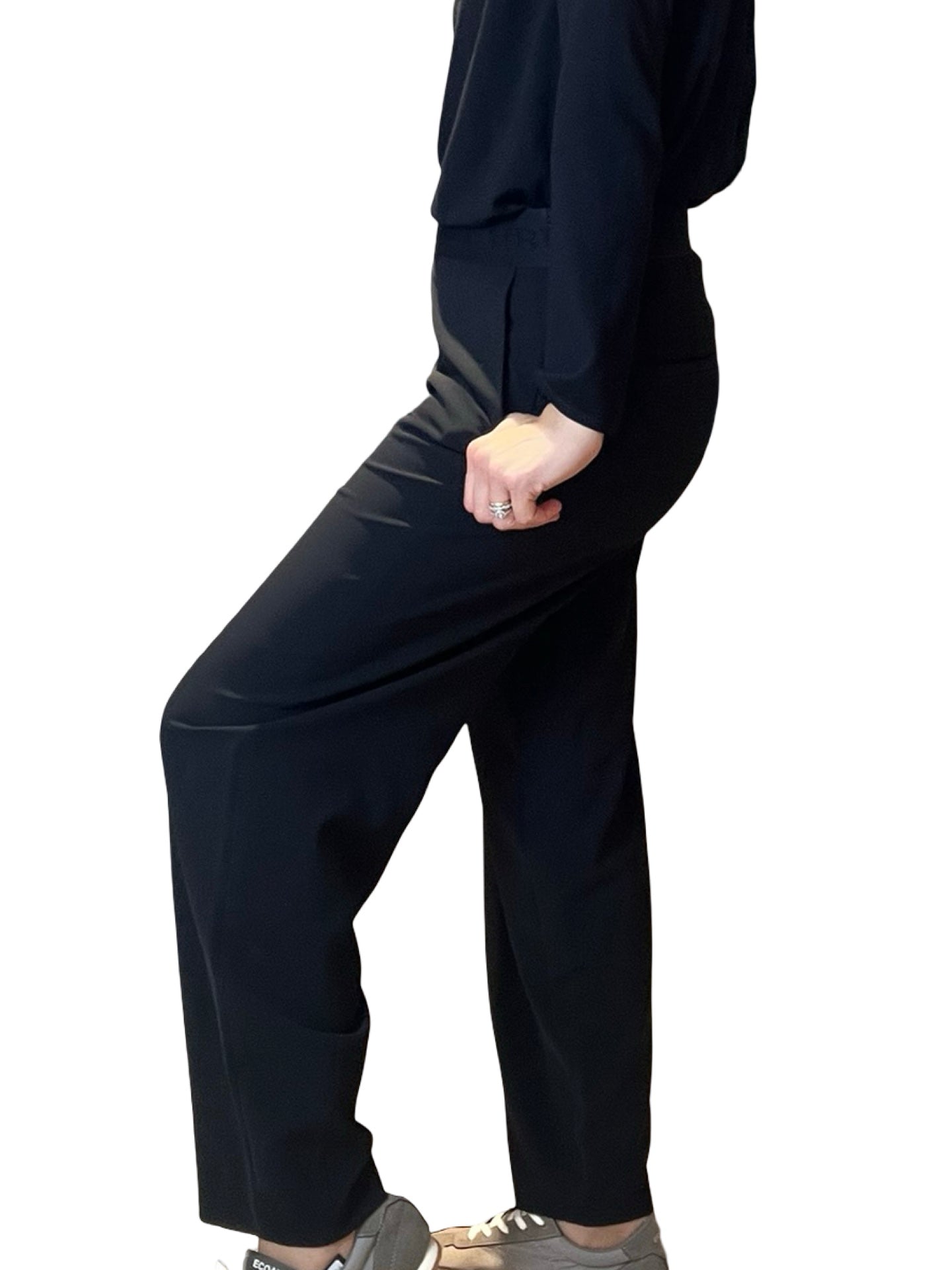 Elena Changer De Pantalon