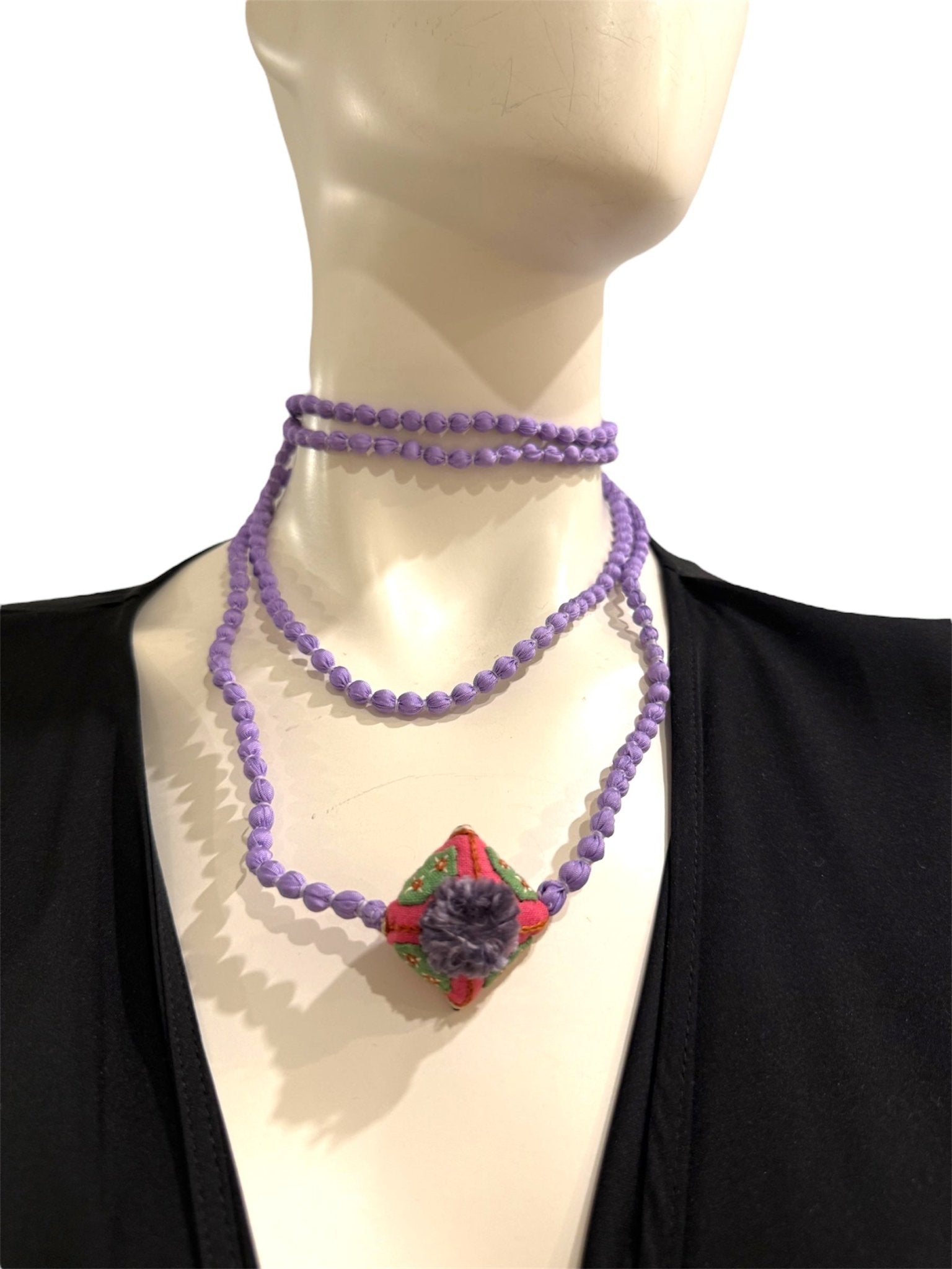 Collana Il Baco Da Seta Lya Almohadon Silk Mini Balls