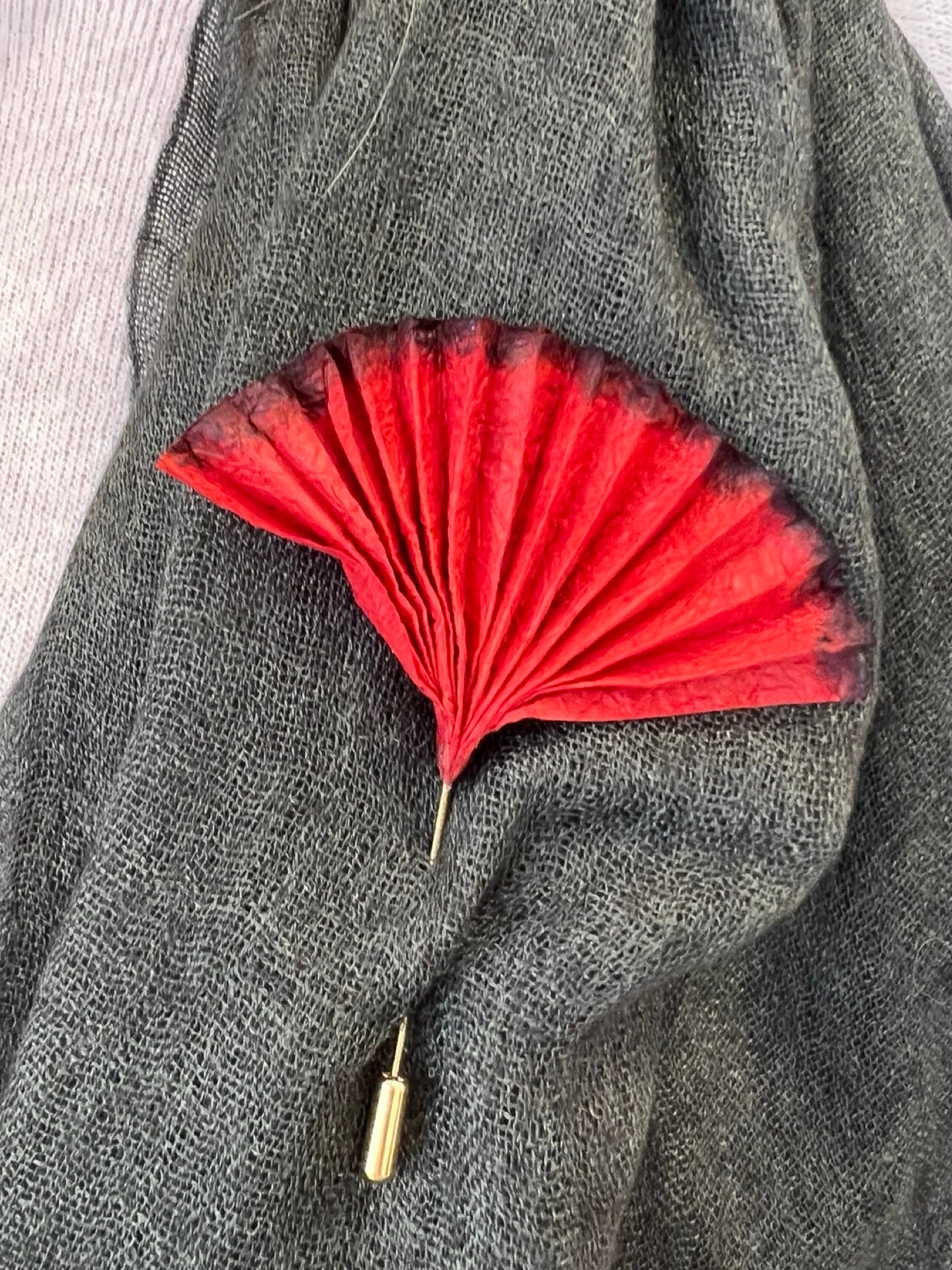 Broche Ana Hagopian Pai Pai Rojo