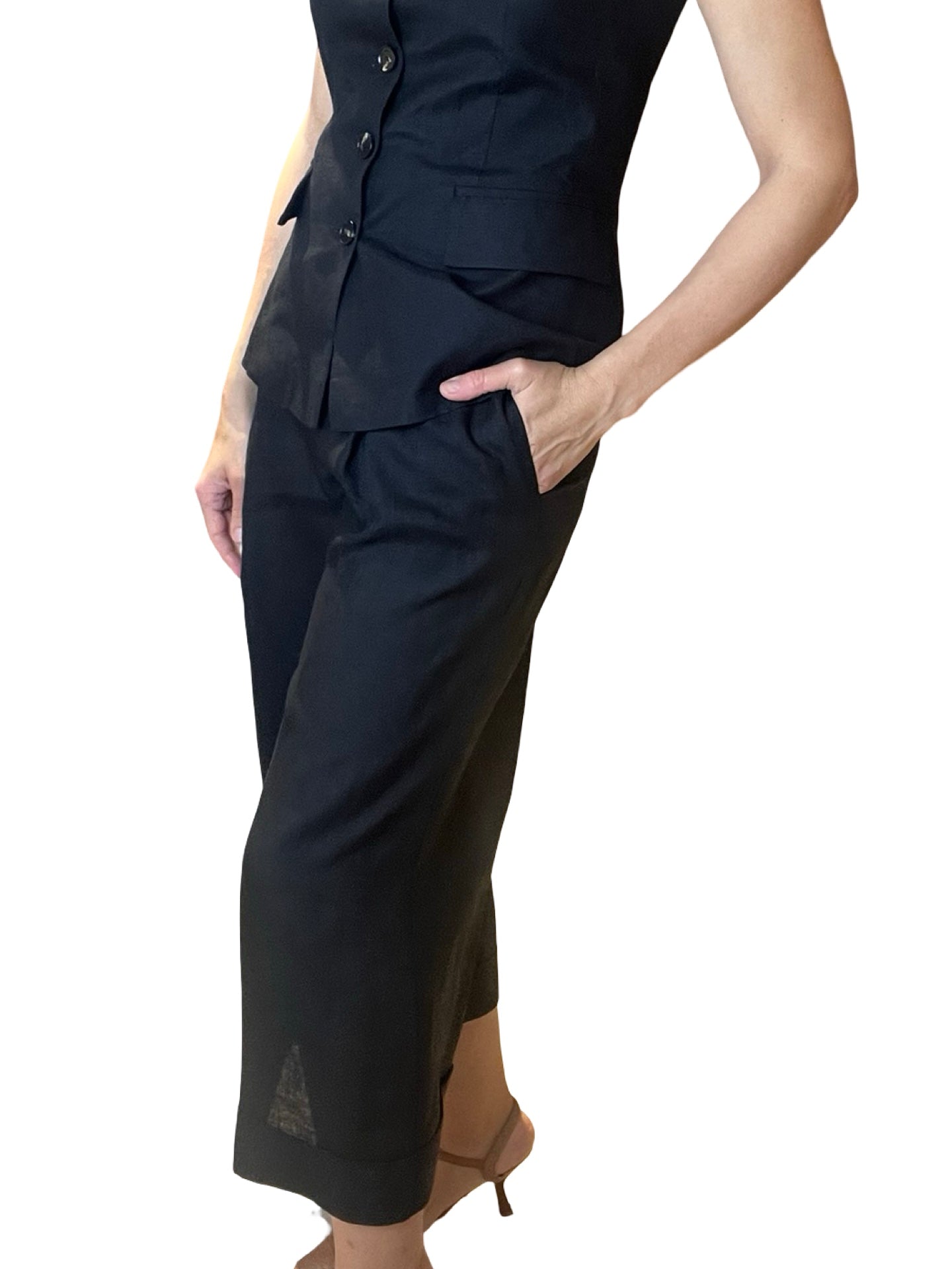 Pantalon court rabattu en lin léger Conti