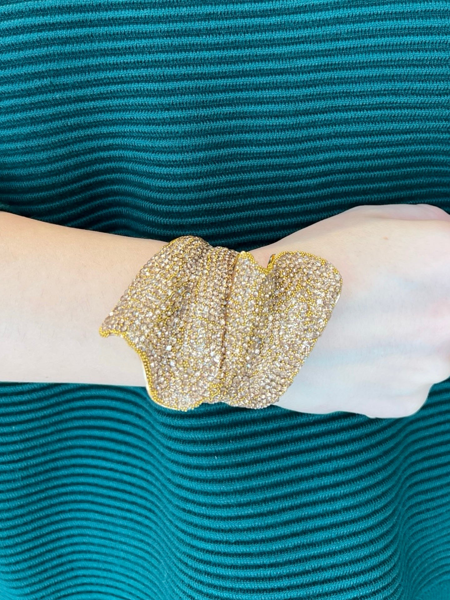 Pulsera Il Baco Da Seta Abierta Cristales Dorado