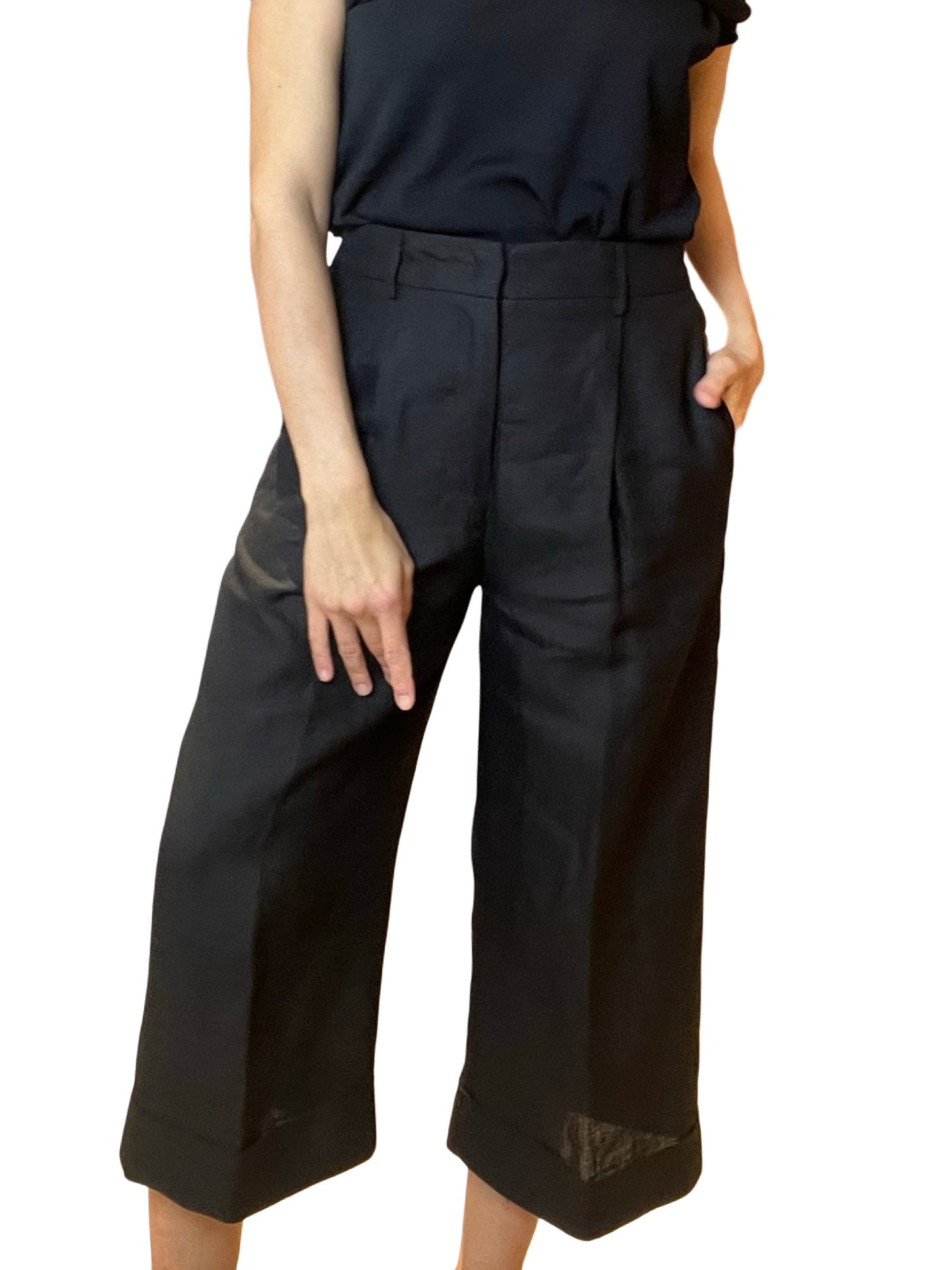 Pantalon court rabattu en lin léger Conti