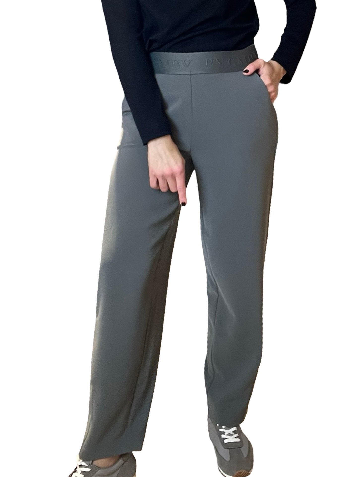 Elena Changer De Pantalon