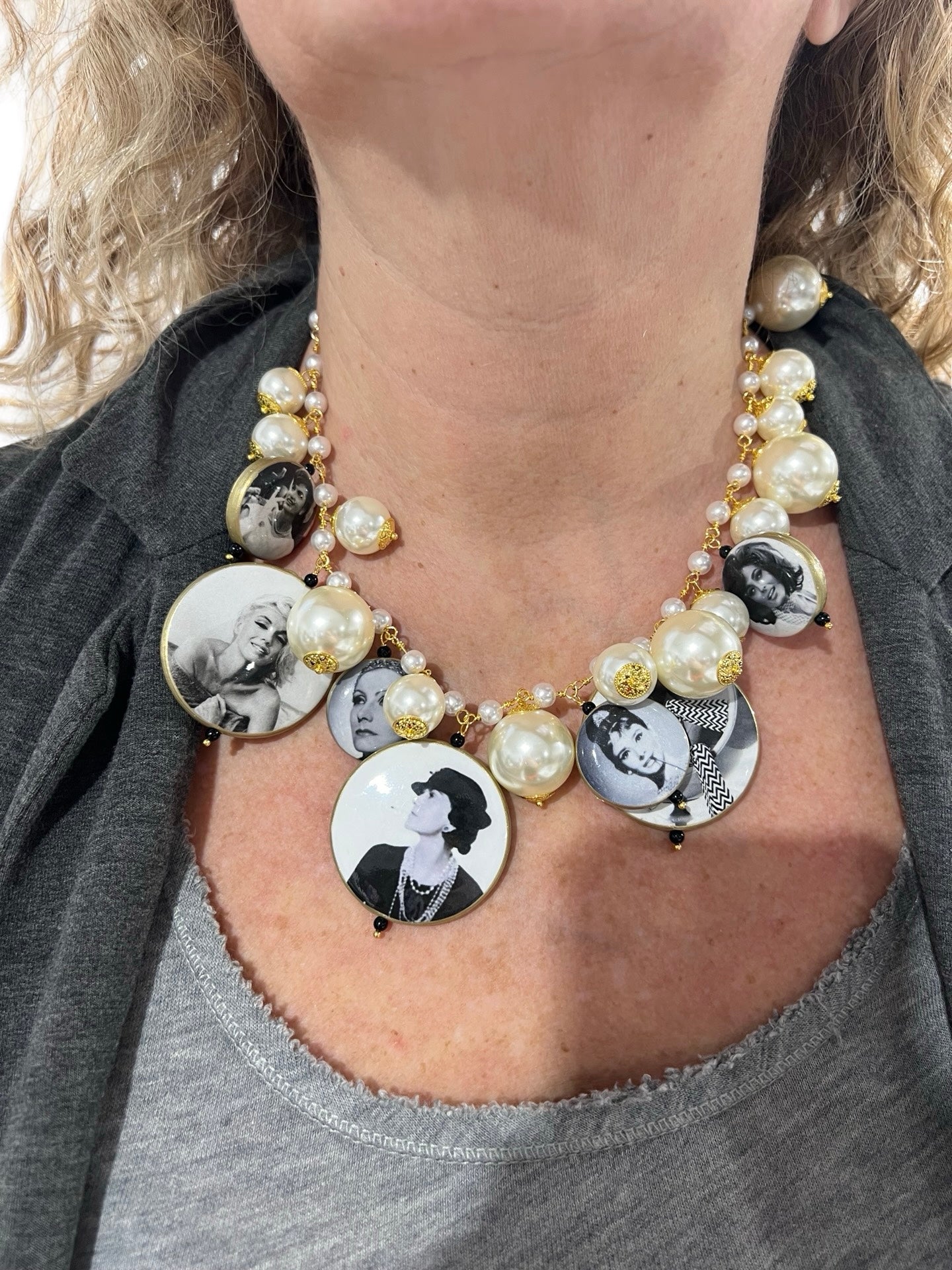 Collar Fabrizio Marcantelli Perlas Medallas Mujeres