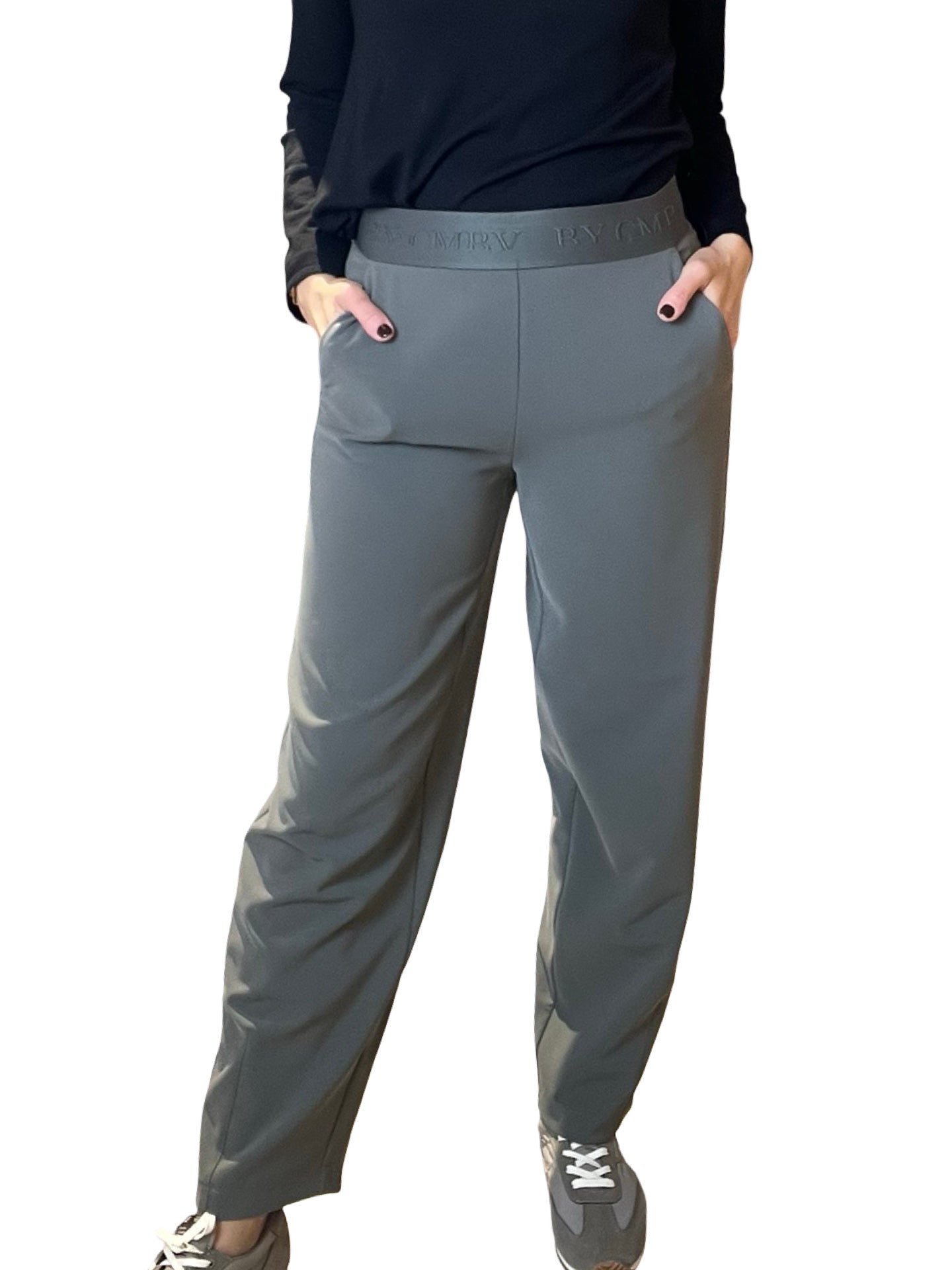 Elena Changer De Pantalon