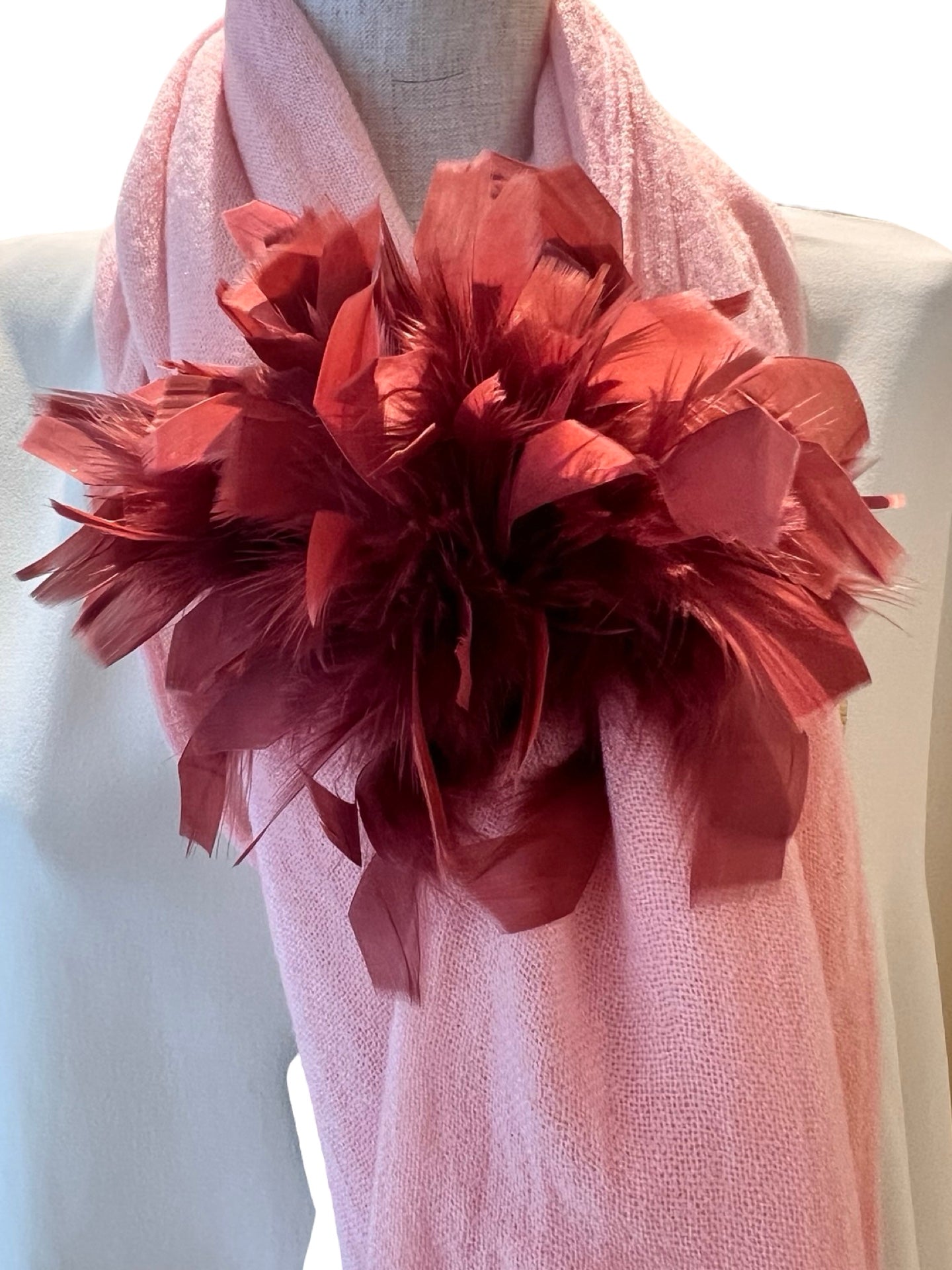 Broche Il Baco Da Seta Plumas Pequeño Maquillaje