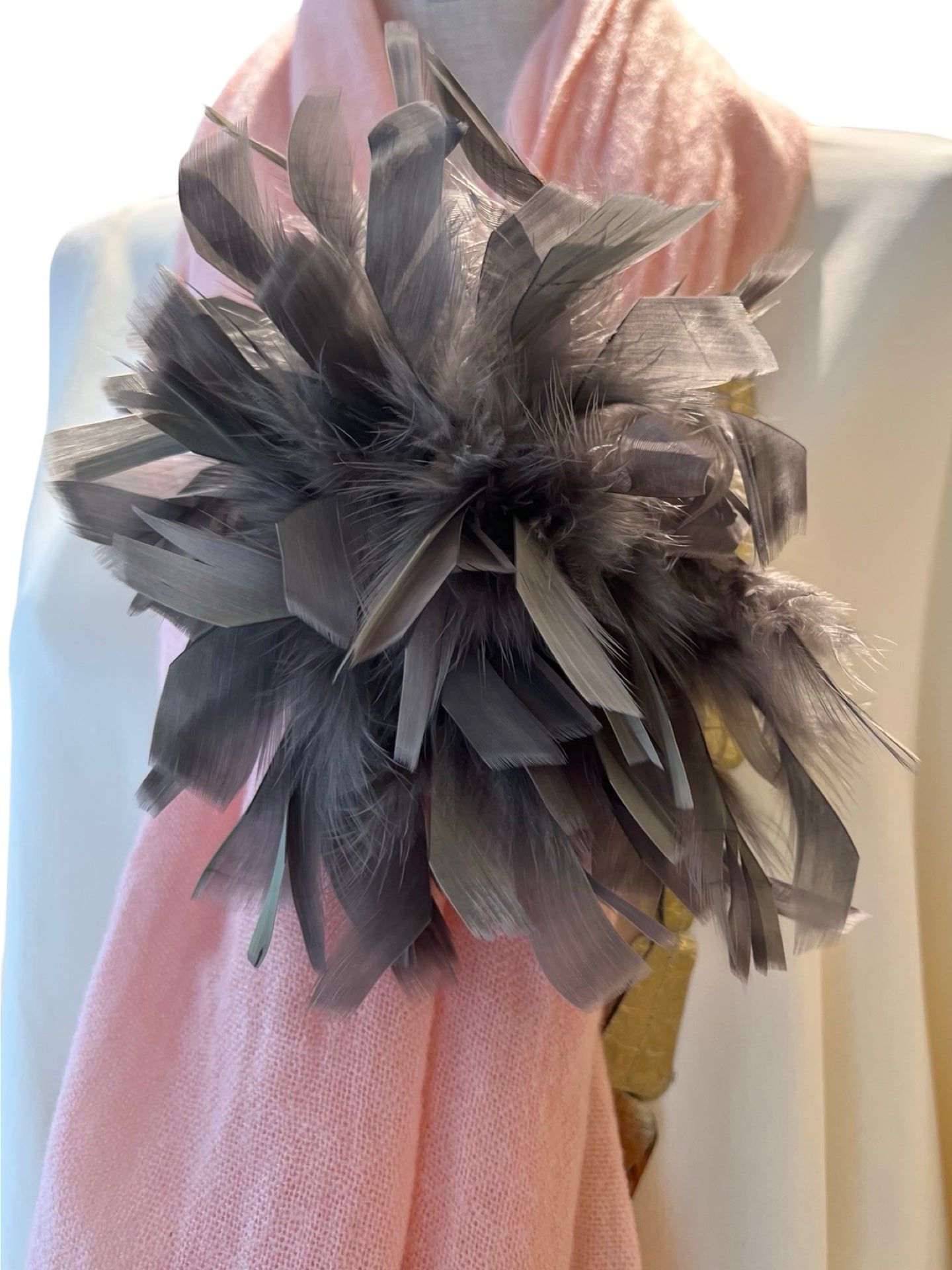 Broche Il Baco Da Seta Plumas Pequeño Verde Salvia