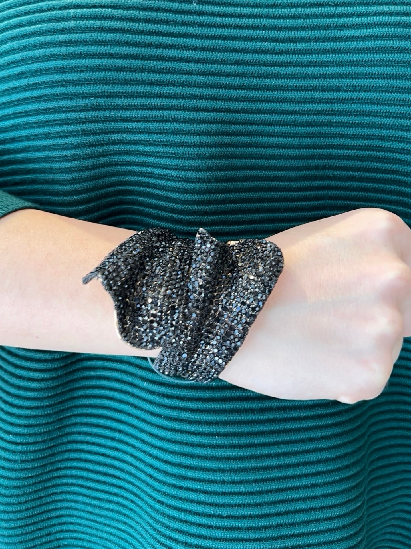 Pulsera Il Baco Da Seta Abierta Cristales Negro