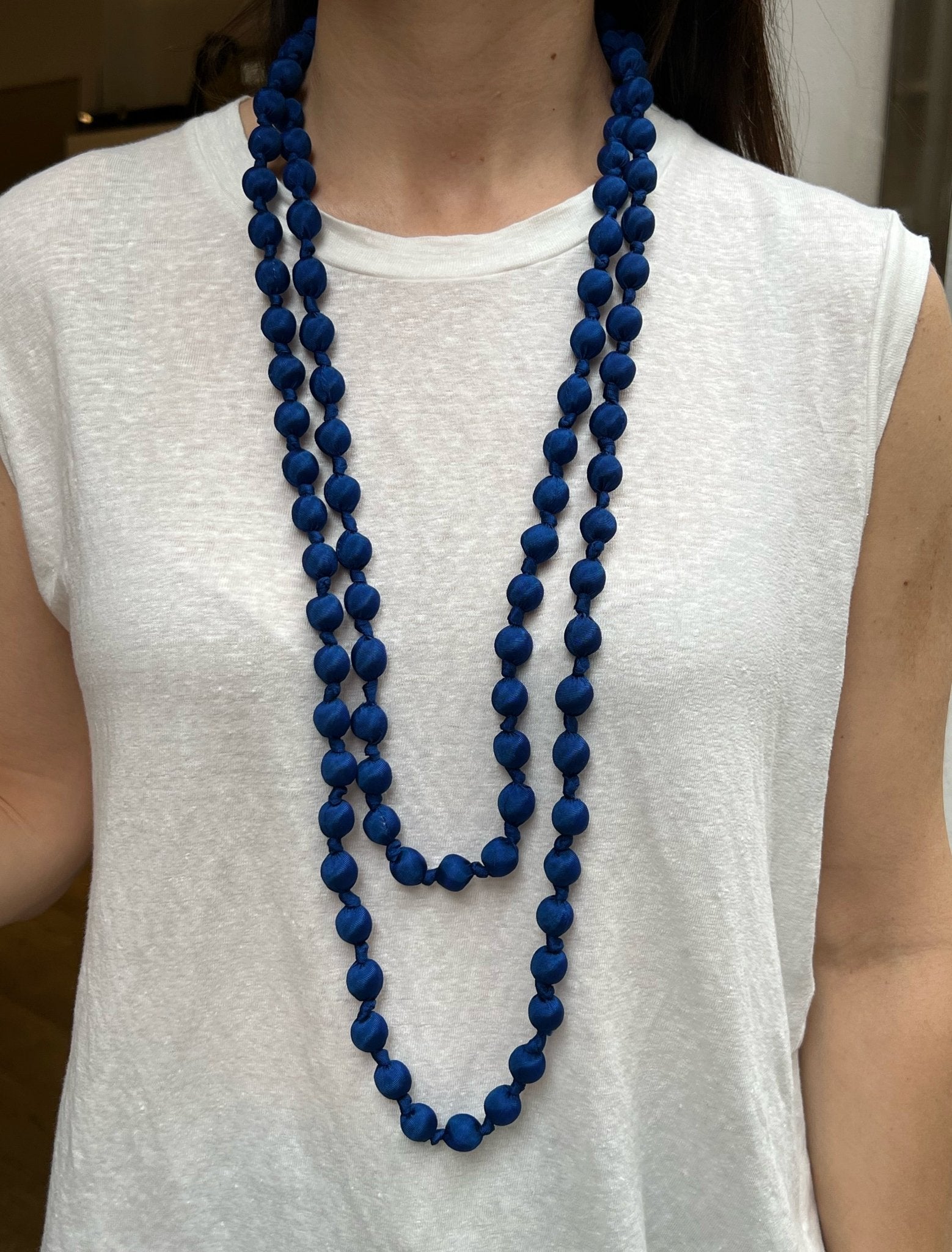 Collar Il Baco Da Seta Bolas Seda Azul Klein 3.2