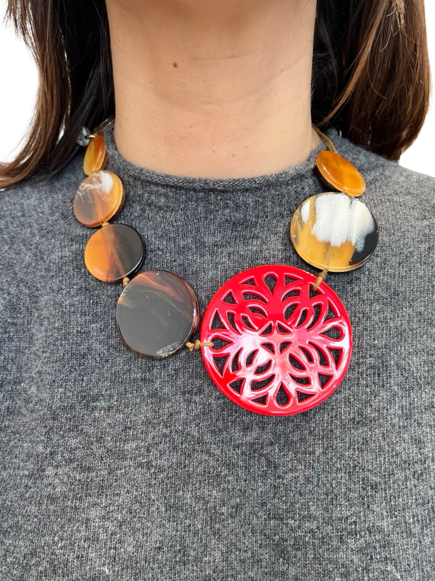 Collar Il Baco Da Seta Medallon Rojo