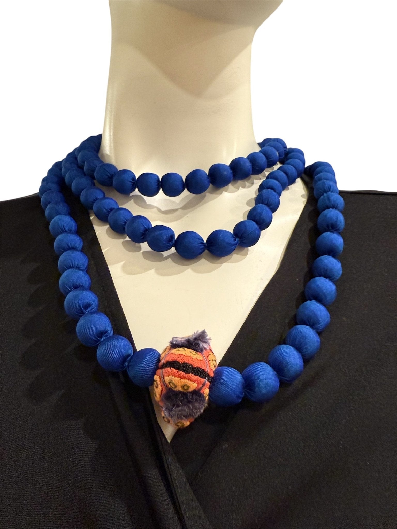 Collana Il Baco Da Seta Piccole sfere NHDI Almohadon blu elettrico