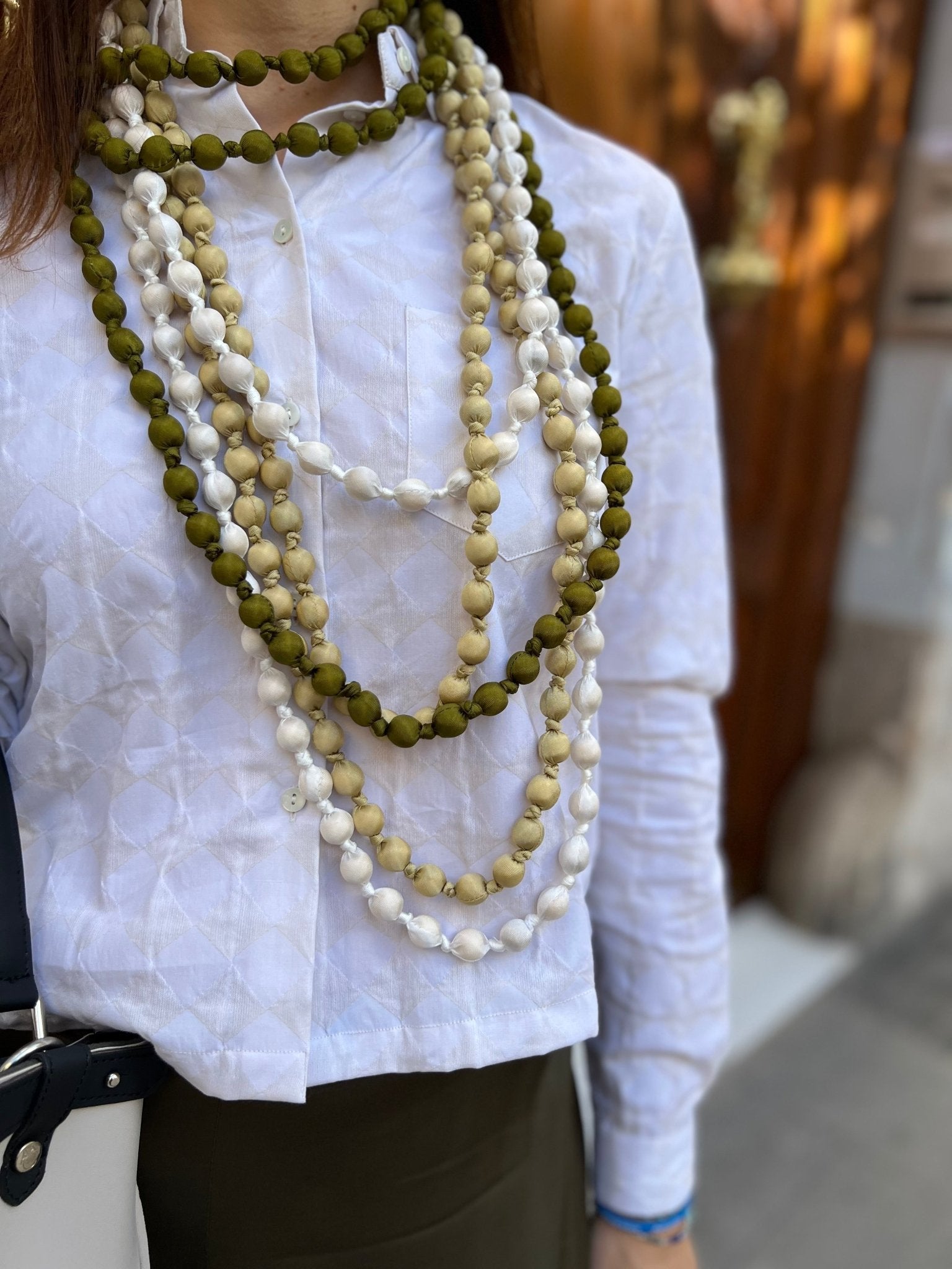 Collar Il Baco Da Seta Bolas Seda Mantequilla 18.4