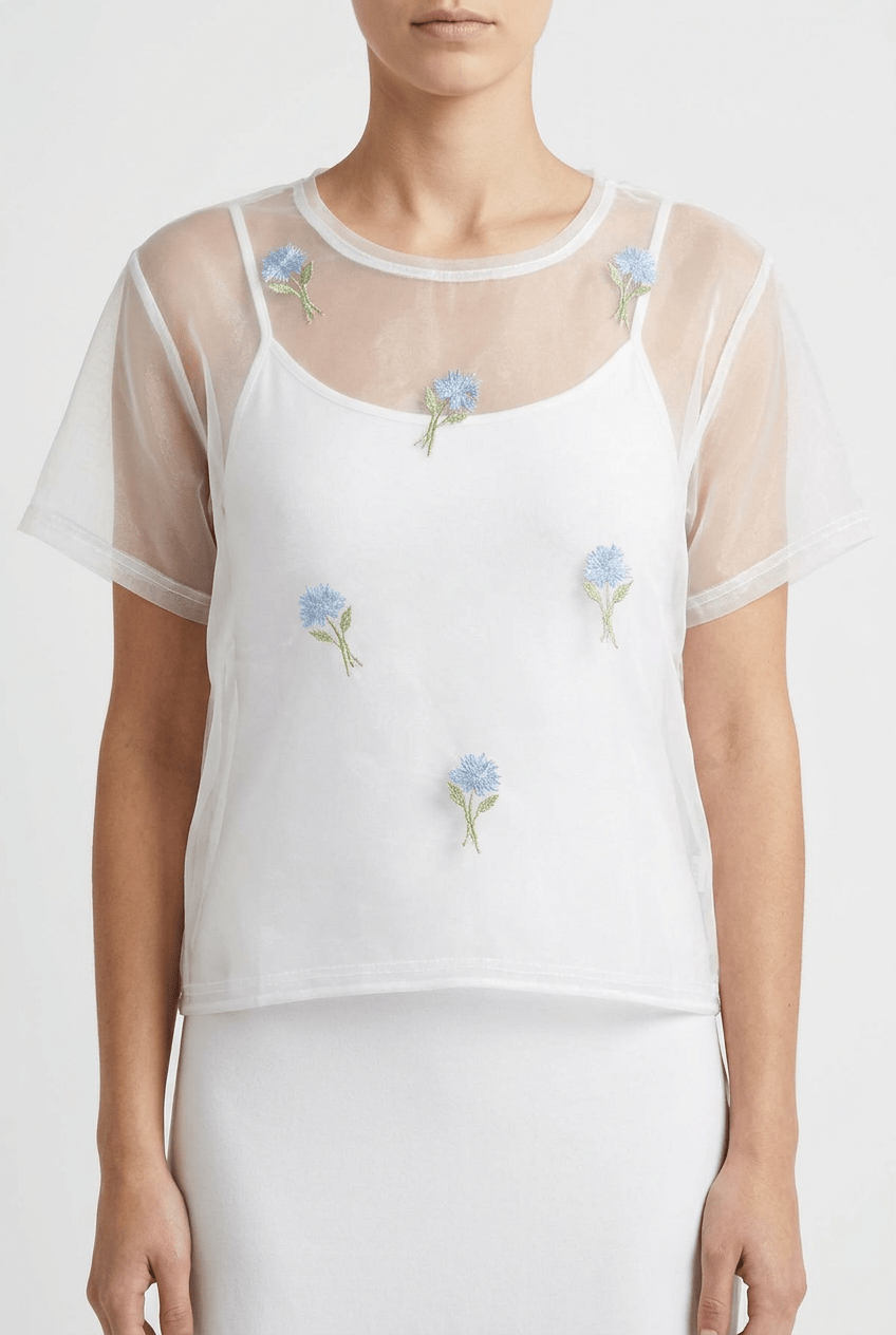 T-shirt da terra in organza ricamata con fiori bianchi