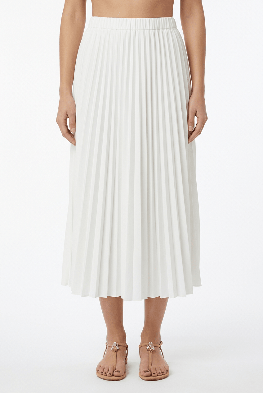 Gonna plissettata bianca sul pavimento