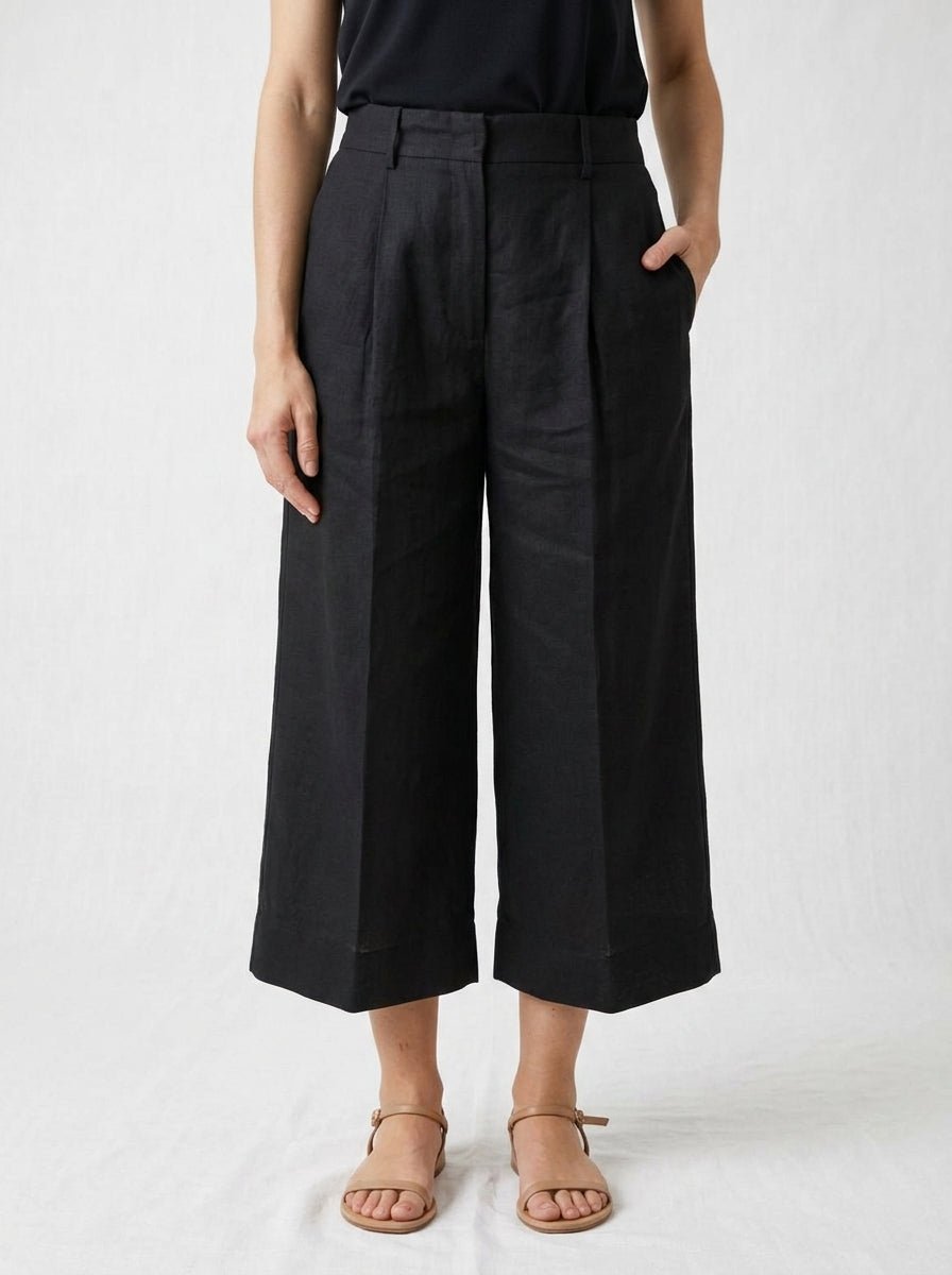 Pantaloni corti risvoltati in lino leggero Conti