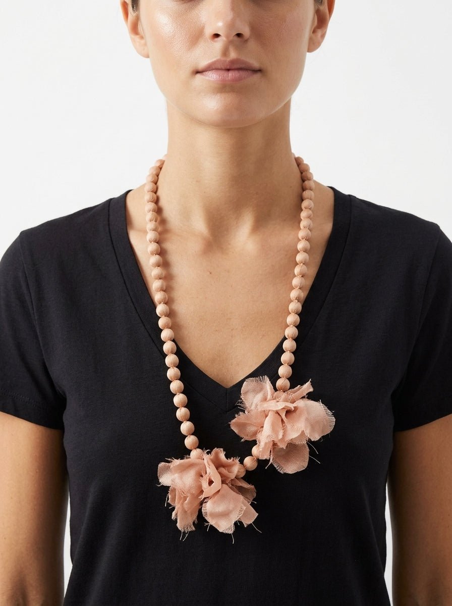 Collana Il Baco Da Seta Palline di seta Doan con fiori rosa antico