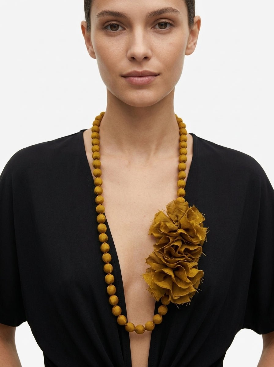 Collana Il Baco Da Seta Palline di seta Doan Flower Senape scuro