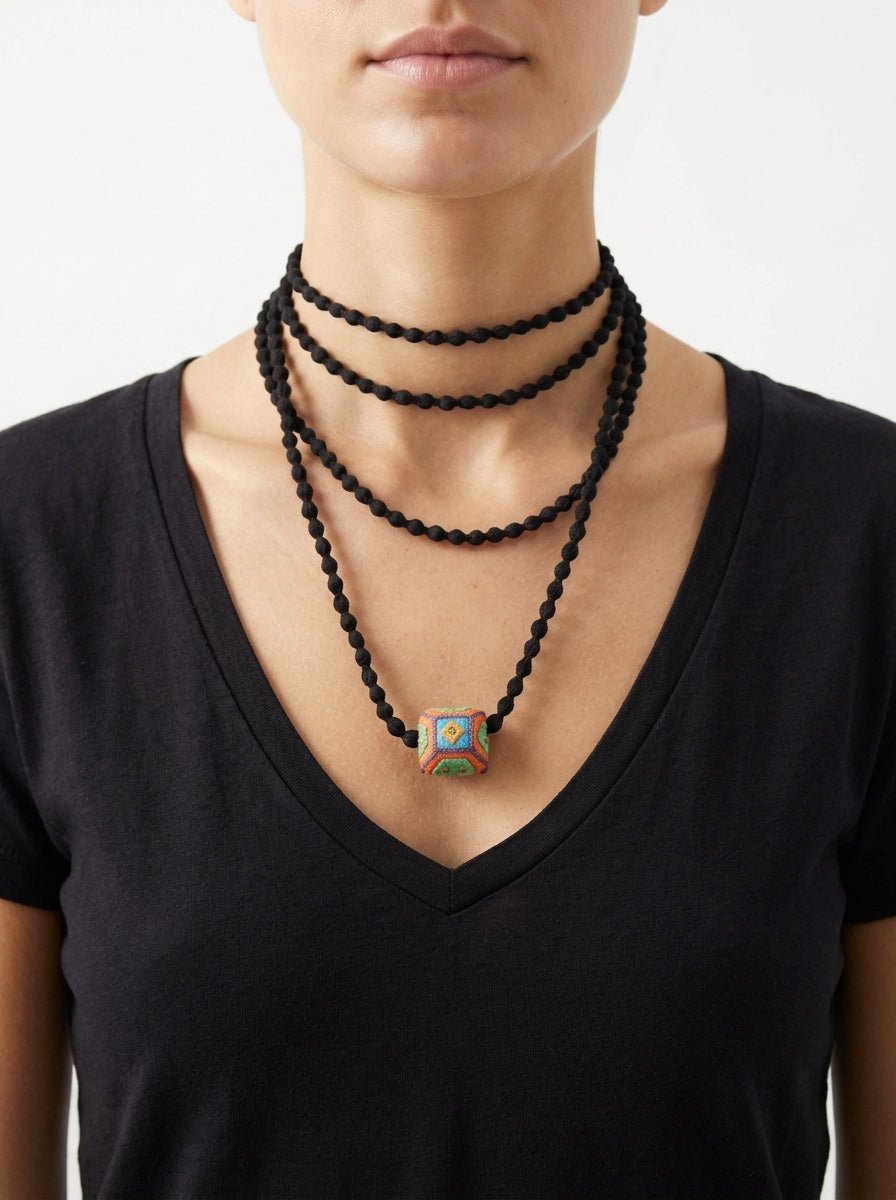 Necklace Il Baco Da Seta MINI Silk Ball Ly Black Pillow
