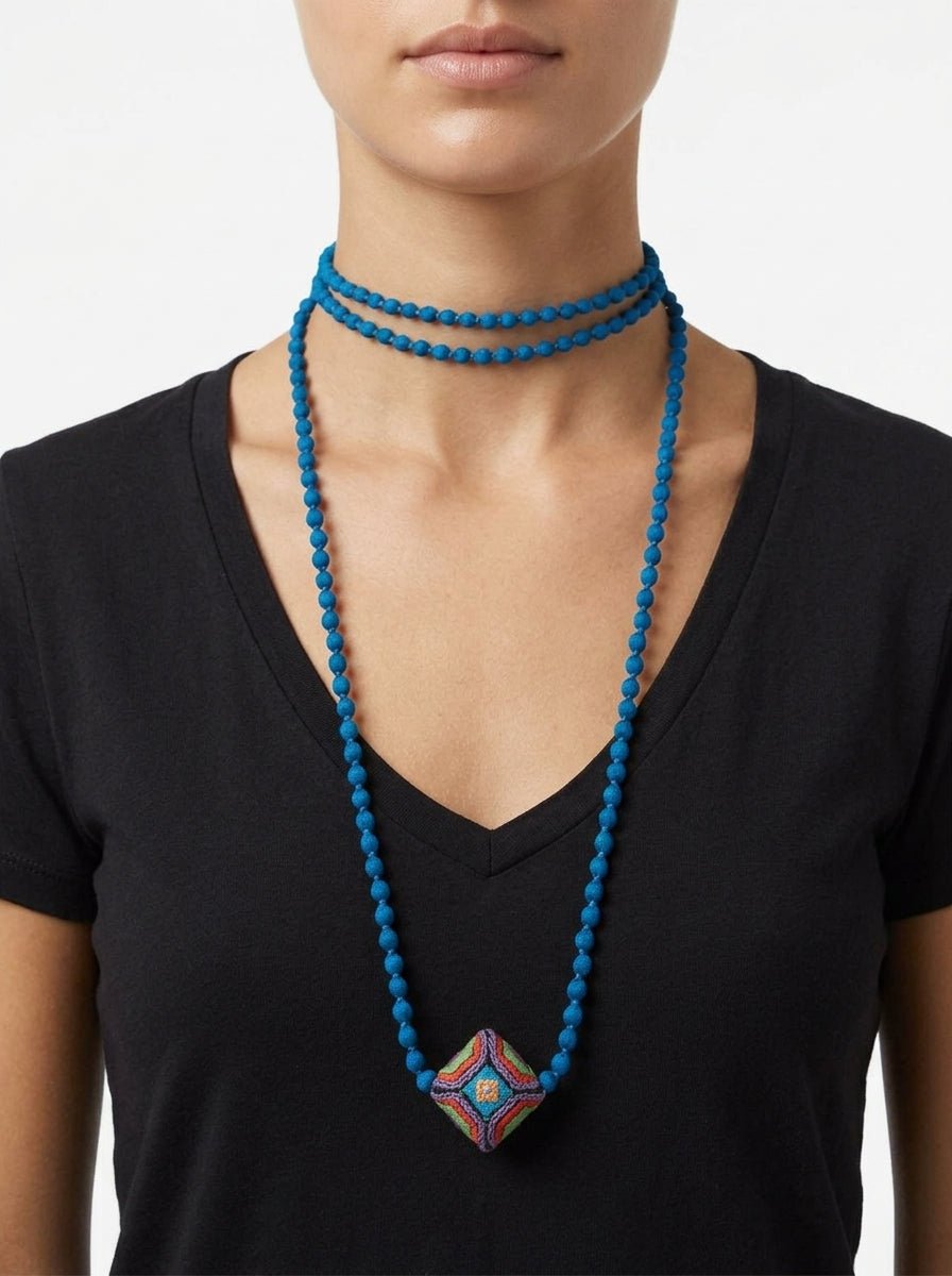 Collar Il Baco Da Seta Mini Bolas De Seda Ly Almohadón Turquesa