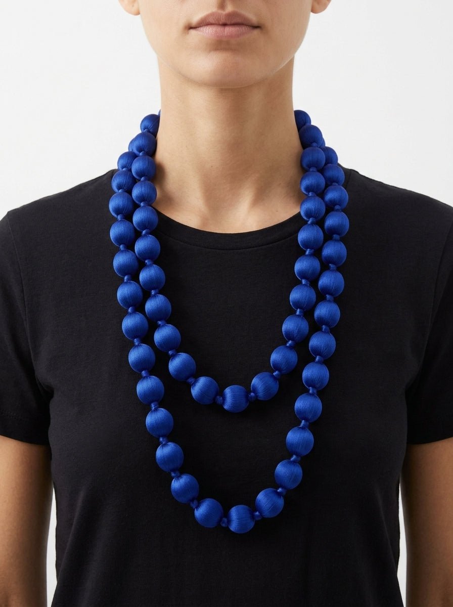 Collana il Baco Da Seta Maxi Blue Silk Balls Klein