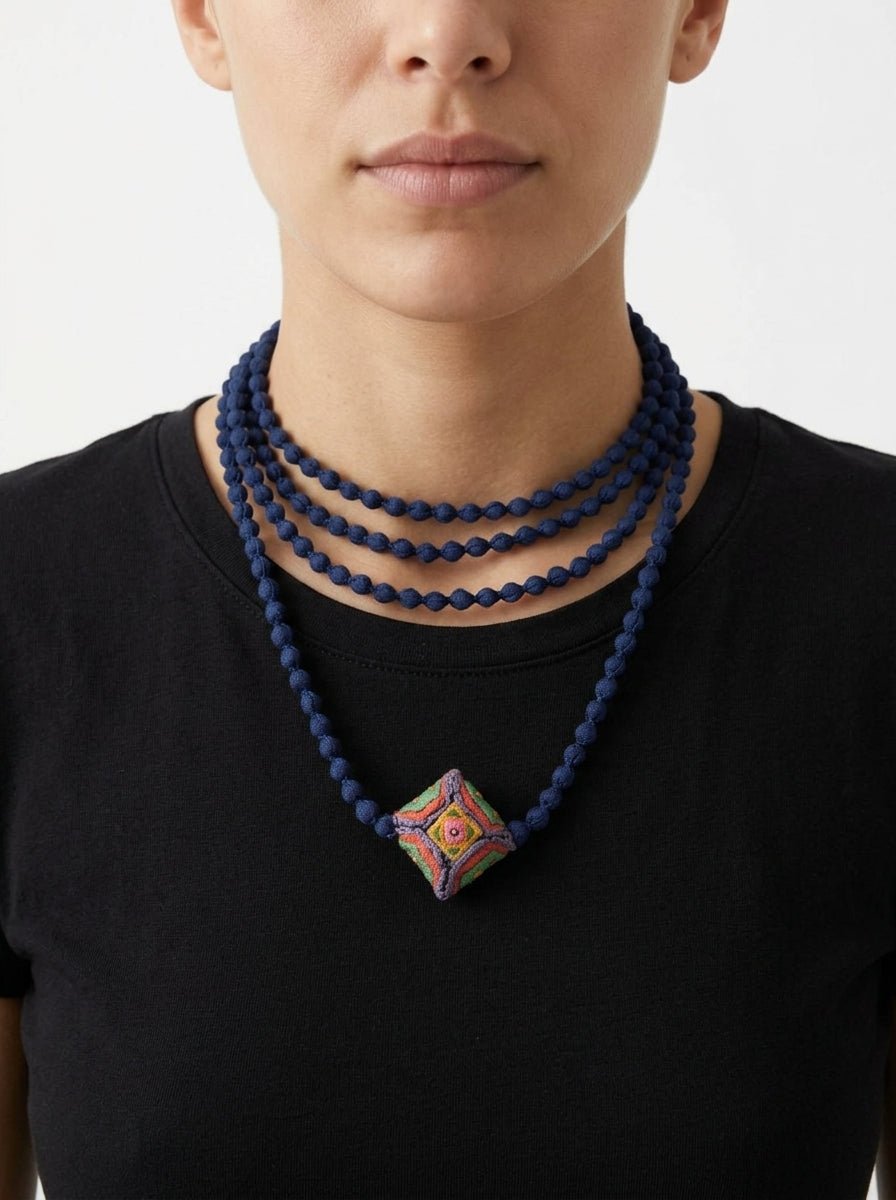 Collana Il Baco Da Seta Mini palloni a sfere blu Almohadón