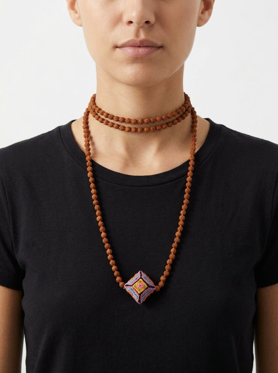 Collana Il Baco Da Seta Mini palline di seta Ly cuscino cammello